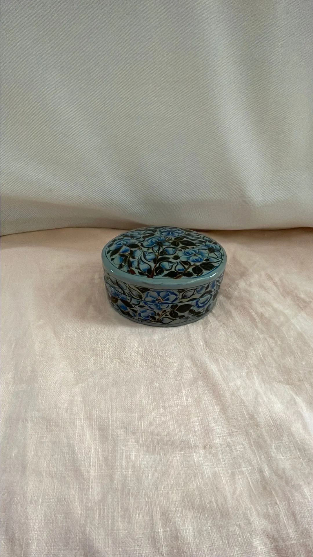 Product image for floral blue oval box