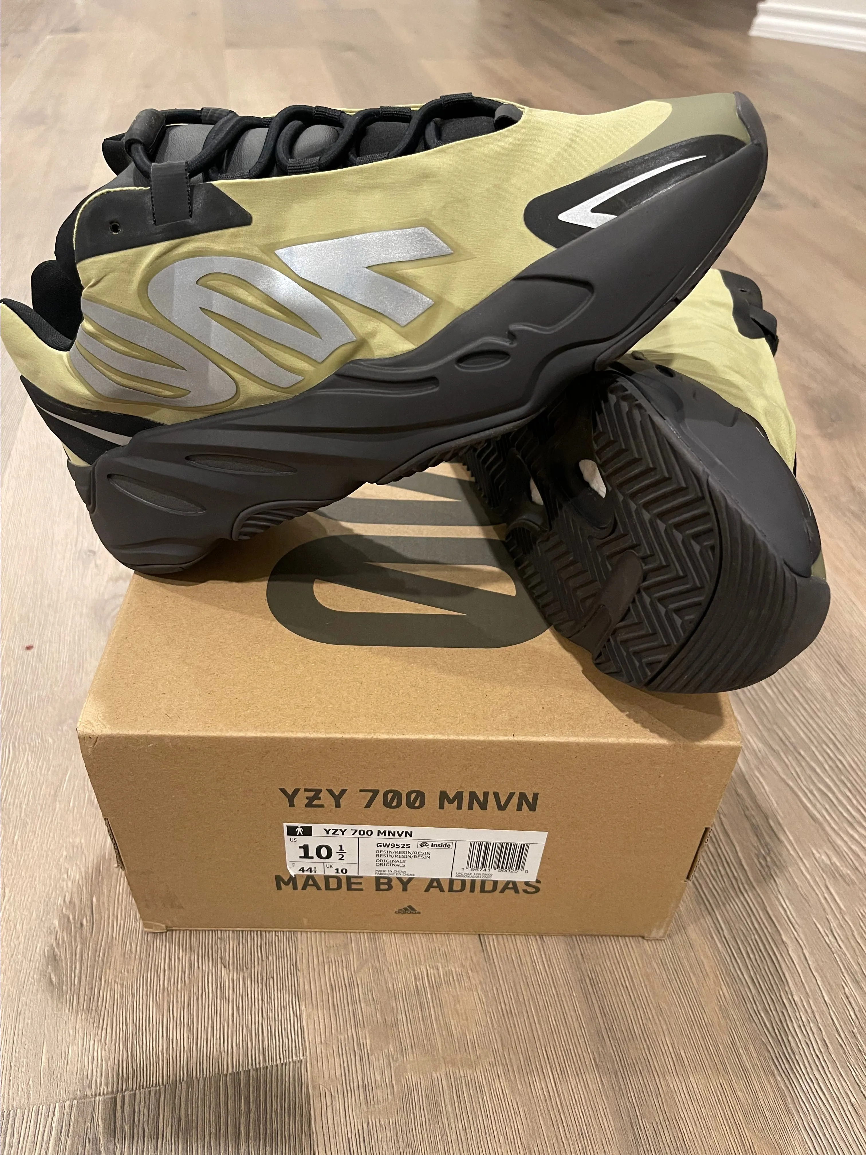 Product image for YZY 700 MNVN