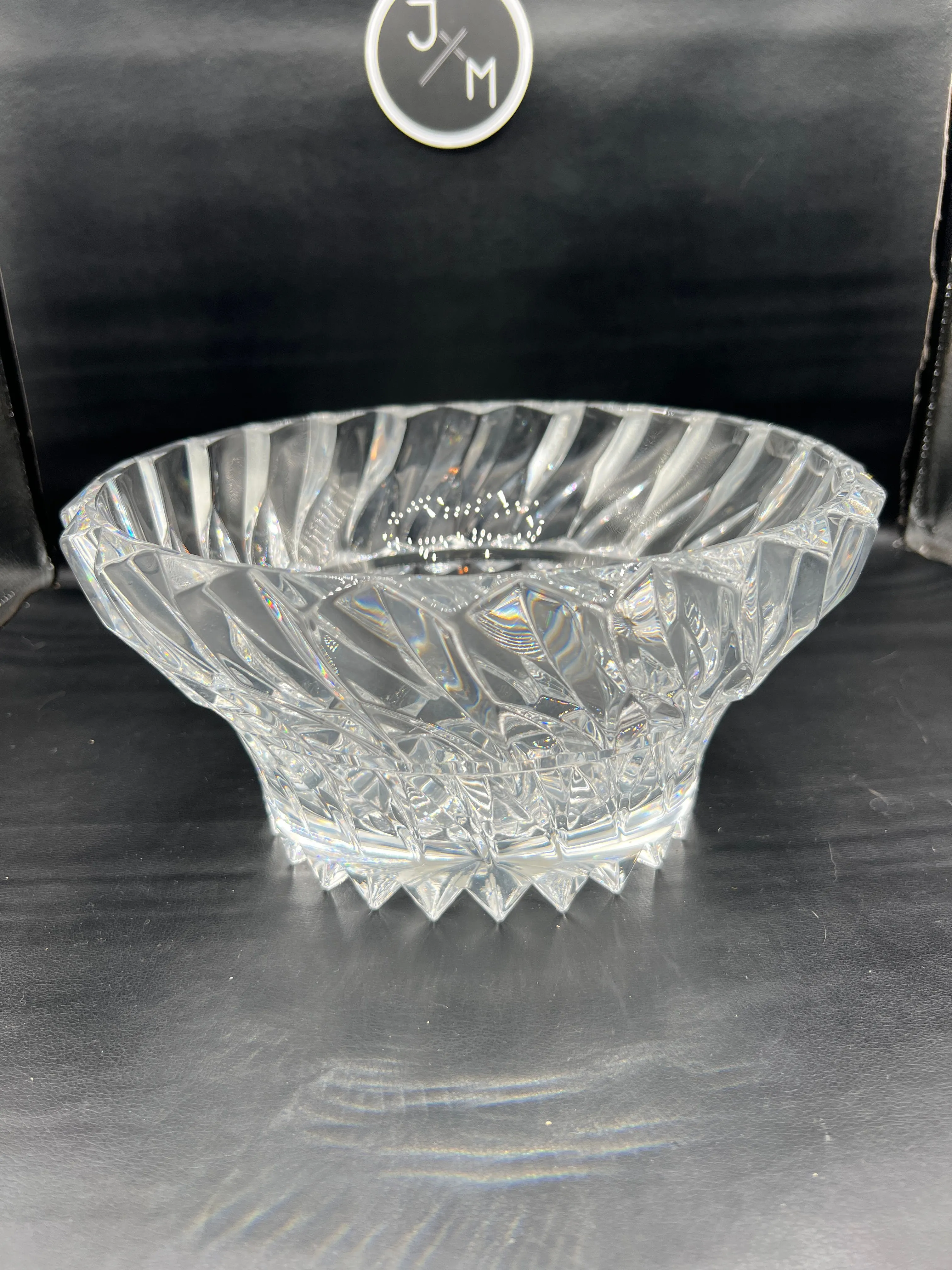 Product image for Mikasa Rainier SW020/723 swirl cut 9” Round crystal bowl. Discontinued