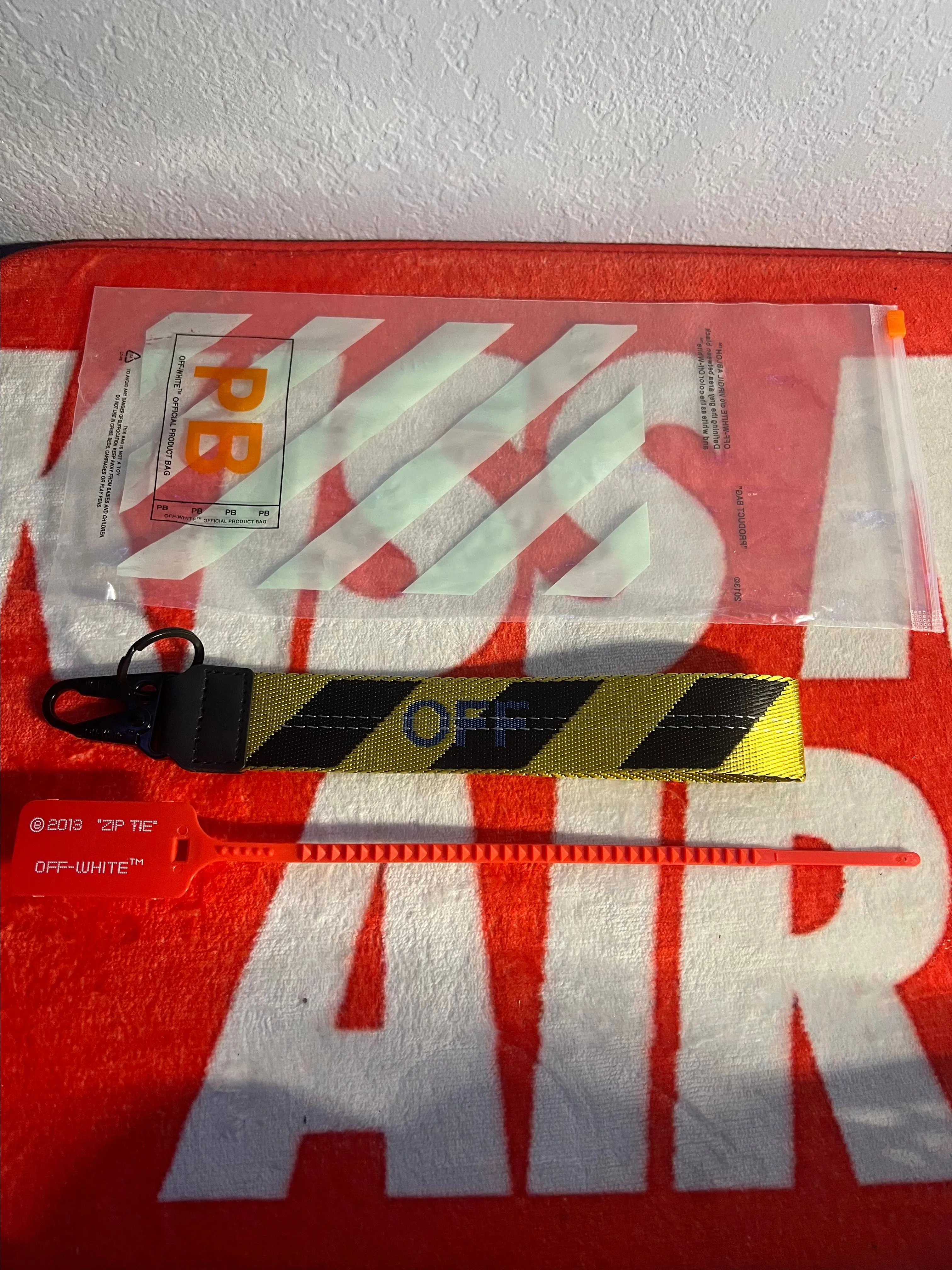Product image for CUSTOM (black&yellow) OFF-WHITE Lanyard