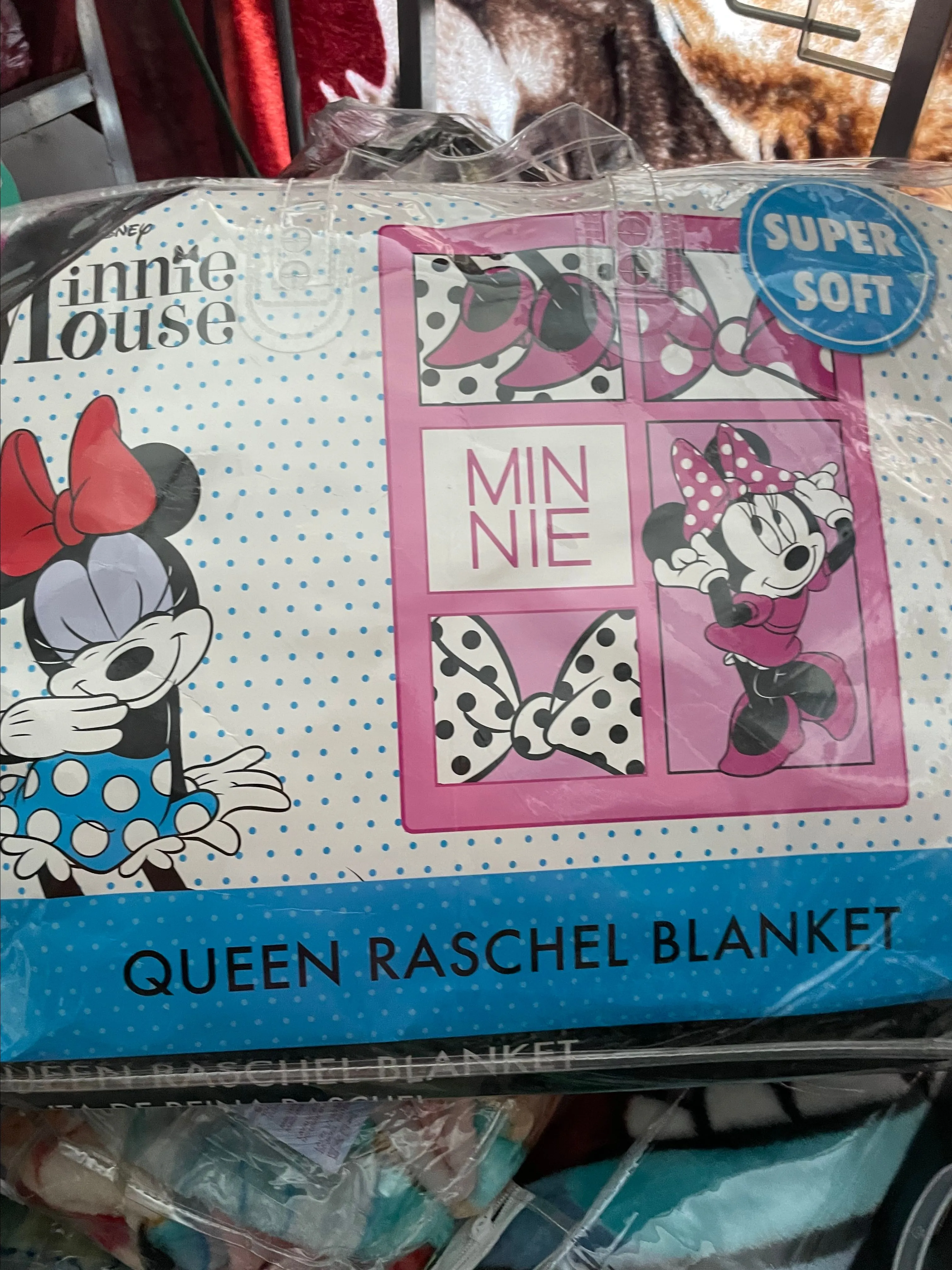 Product image for Minnie Mouse queen blanket