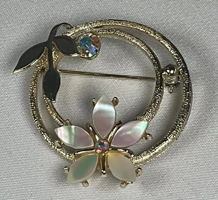 Product image for #81: Vintage 70s Gold Plated Flower Brooch Pin