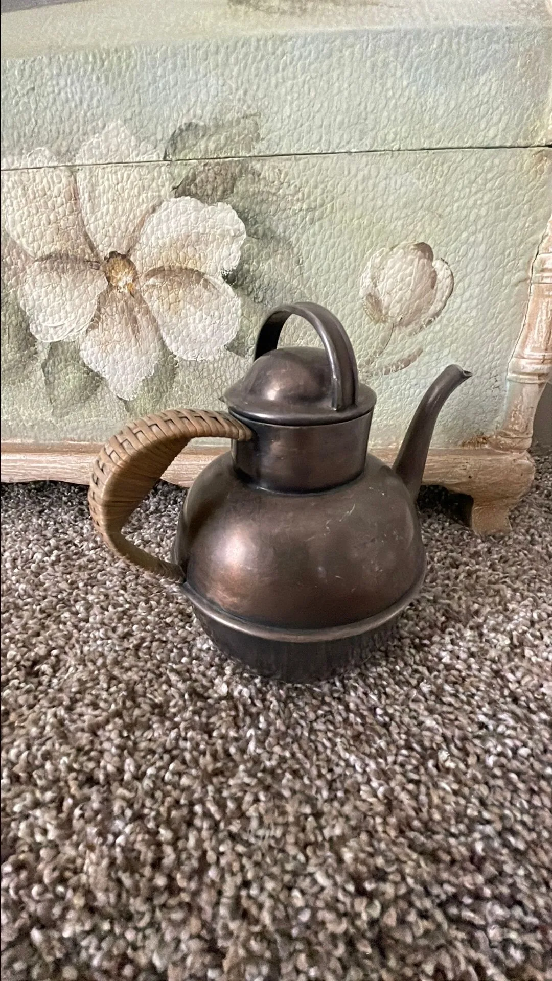 Product image for Small vintage teapot 5 3/4 in by 6 1/4