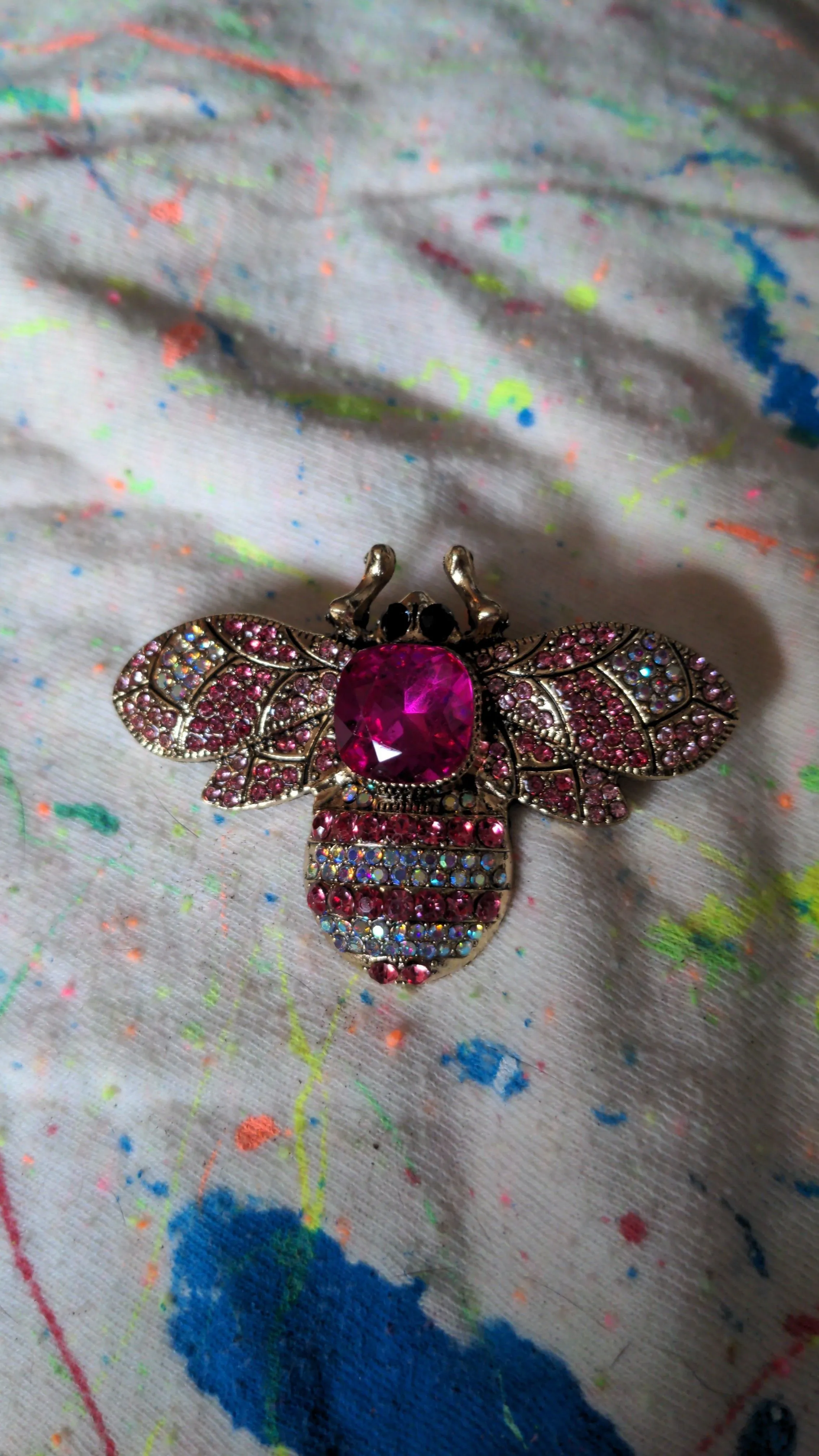 Product image for BEE-DAZZLED bee pin pink/gold
