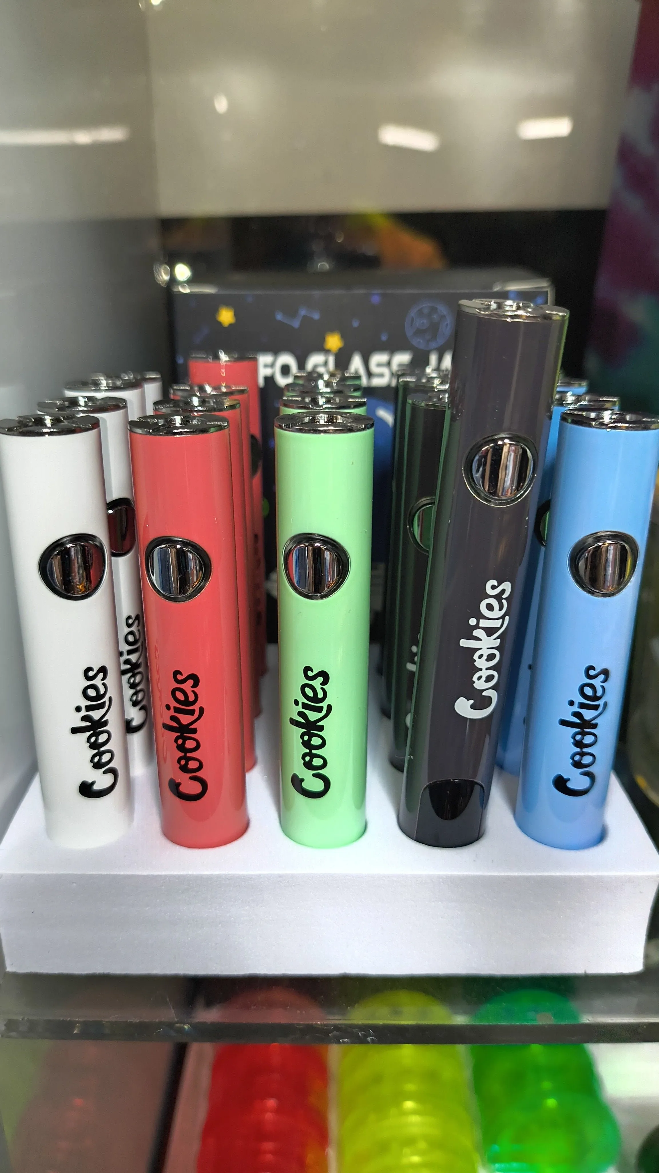 Cookies battery. 510 common thread. digital display, rechargeable type c   Whatnot: Shop, Sell, Connect