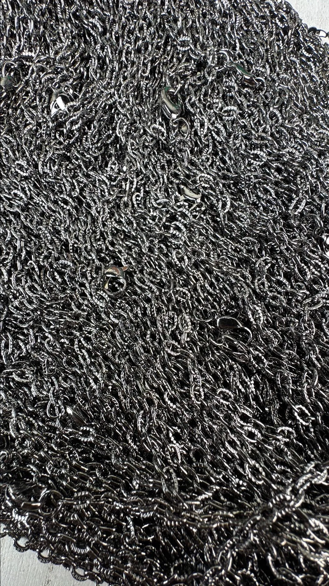 Product image for 100 pc Gunmetal Textured 24" Specialty Chain