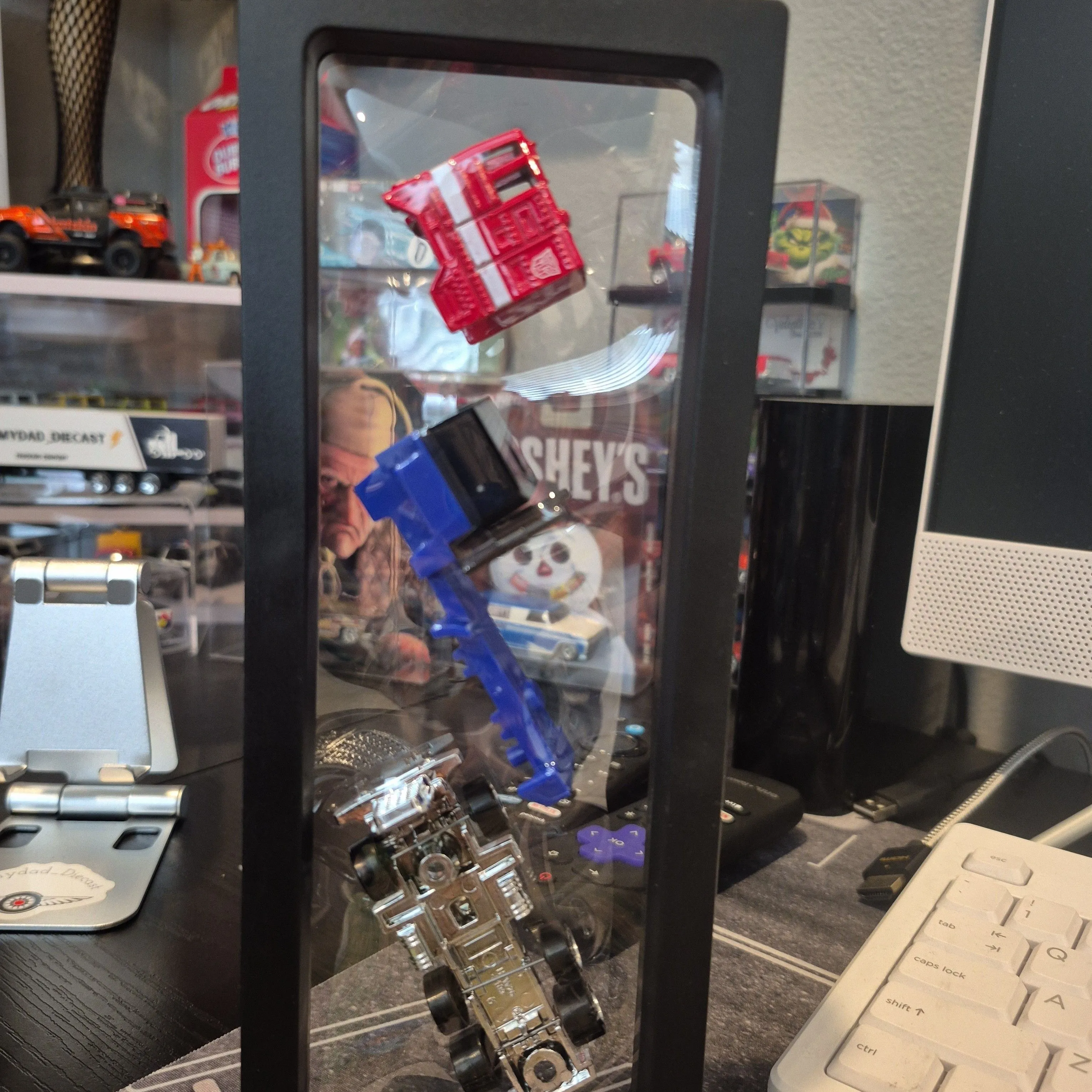 Product image for Hot Wheels Un Spun Optimus Prime In Display Case 