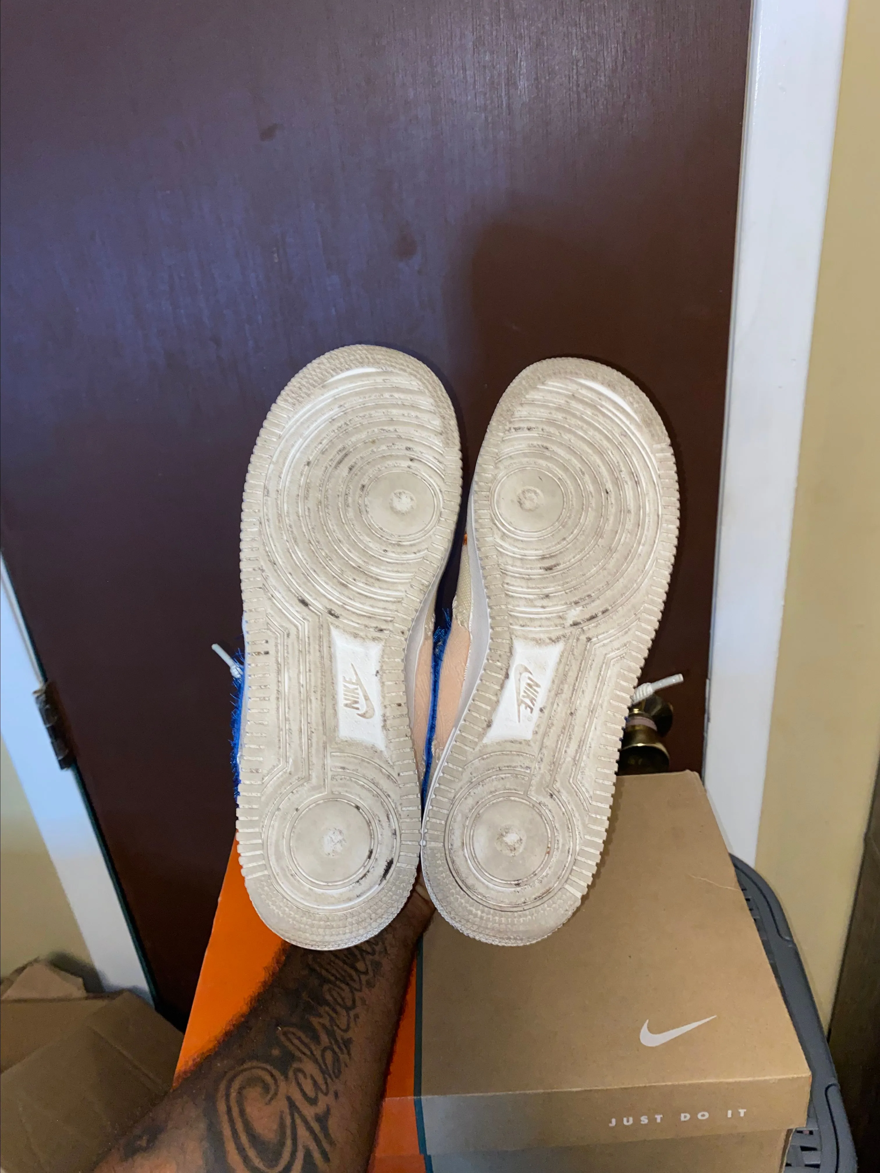 Listing Image Blurred Background