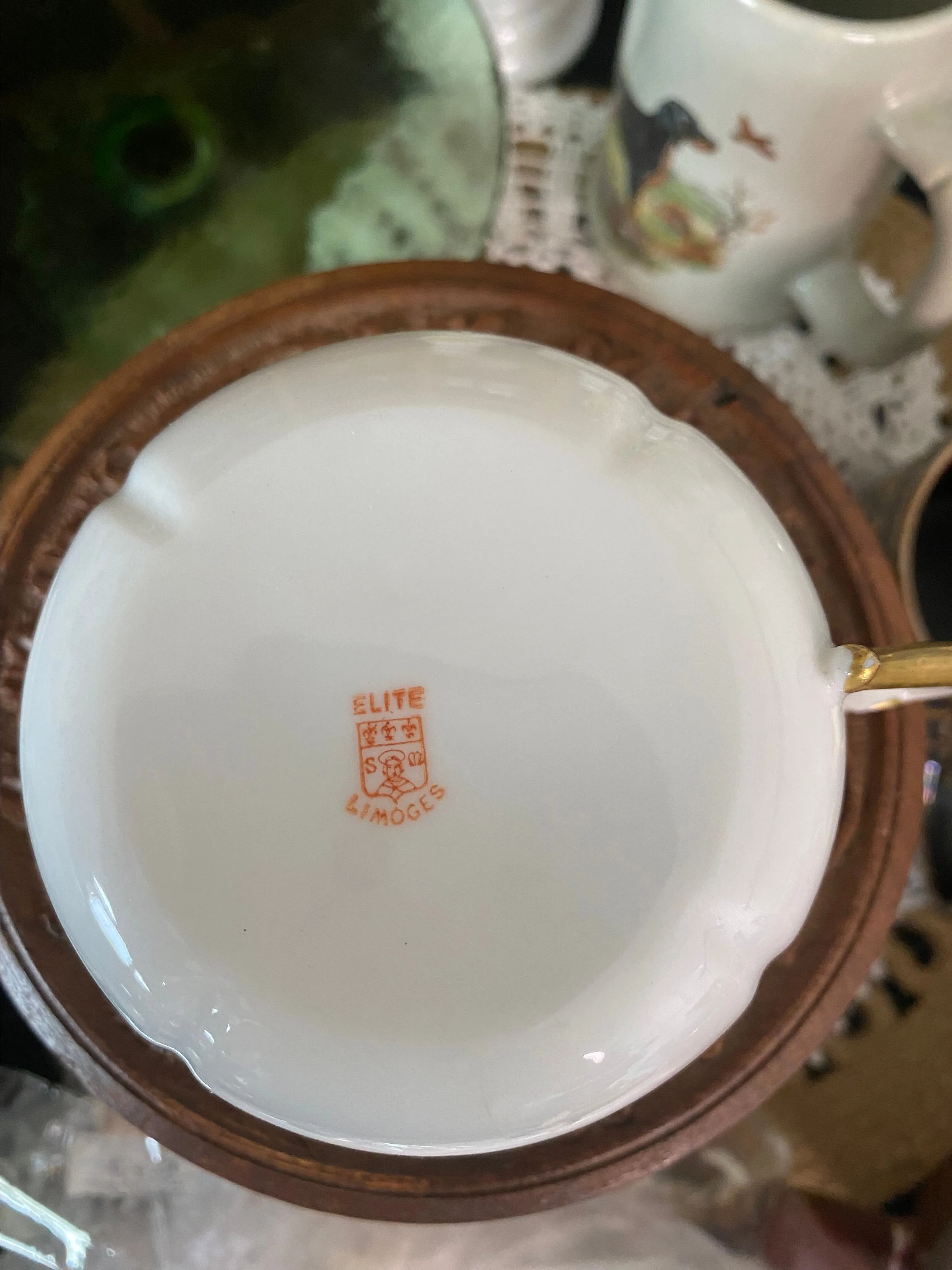 Listing Image Blurred Background