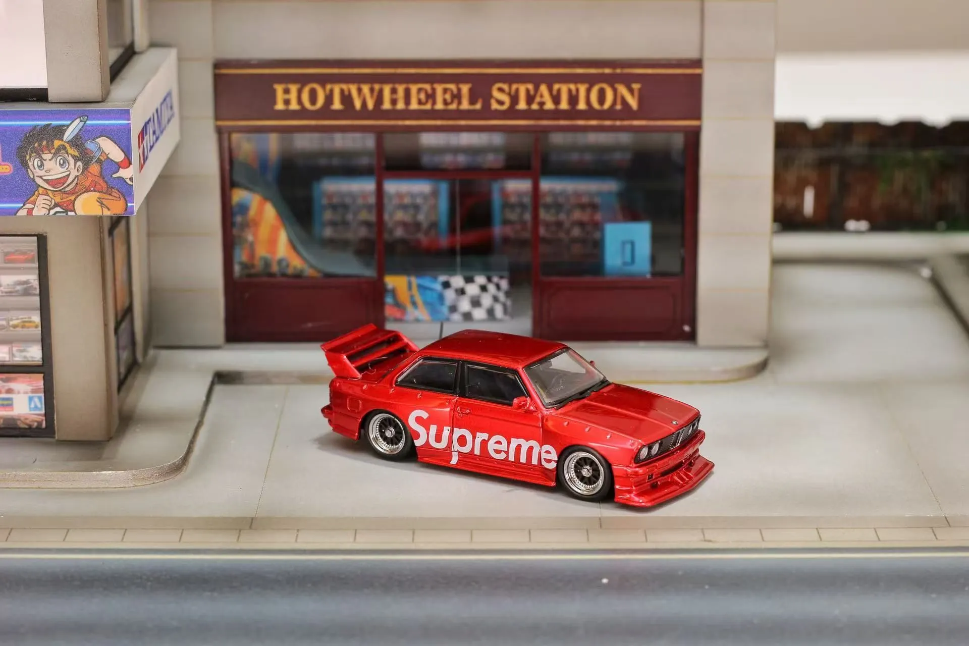 Product image for Street Weapon LTO BMW E30 (SUPREME Livery)