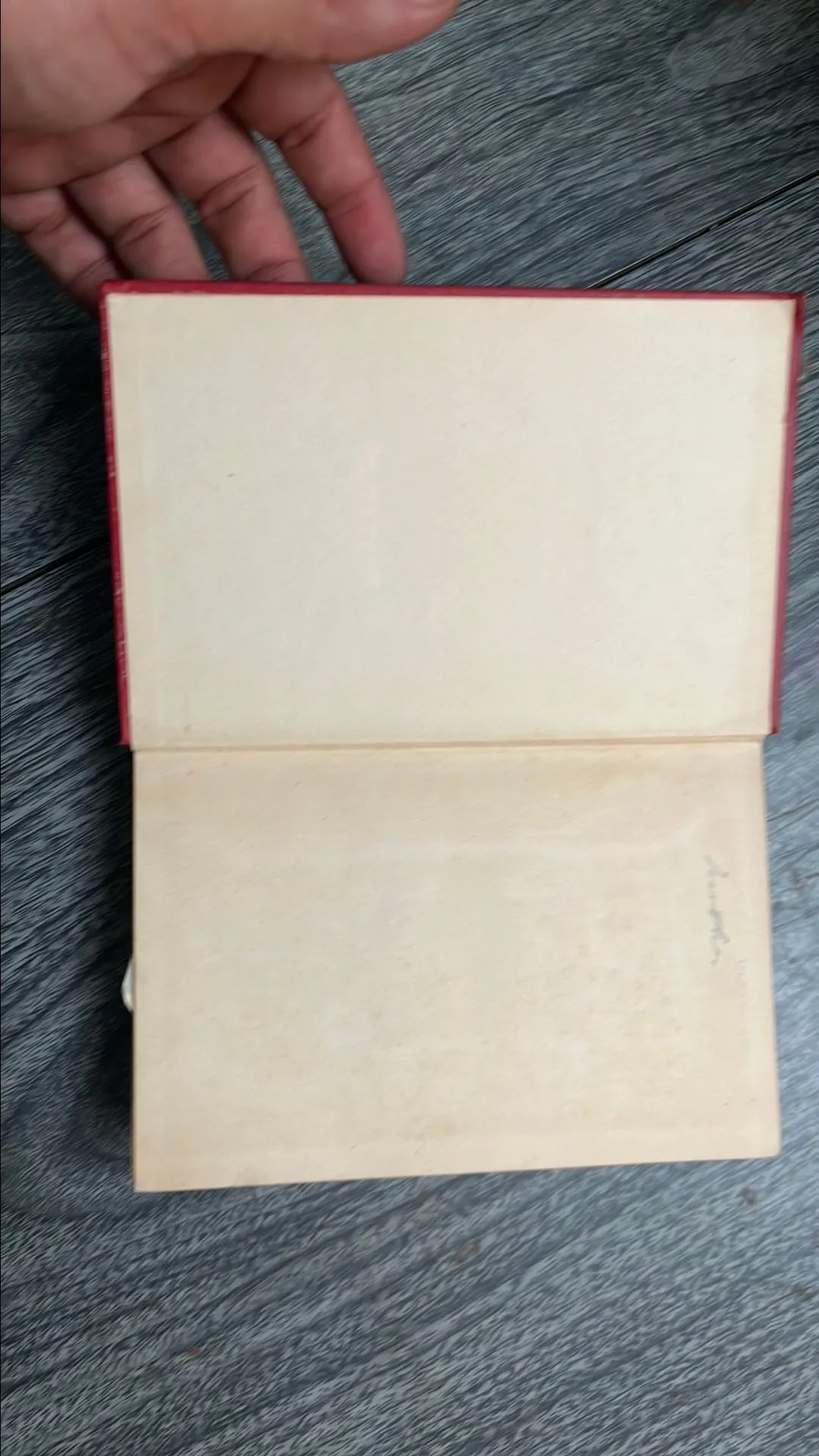 Listing Image Blurred Background