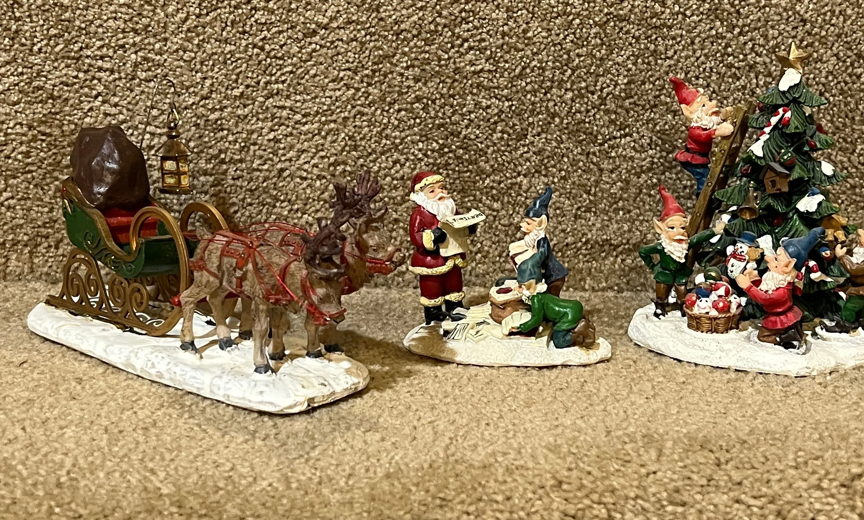 Product image for 2008 Northern Wonderland Elves decorating tree Christmas Holiday Village lot