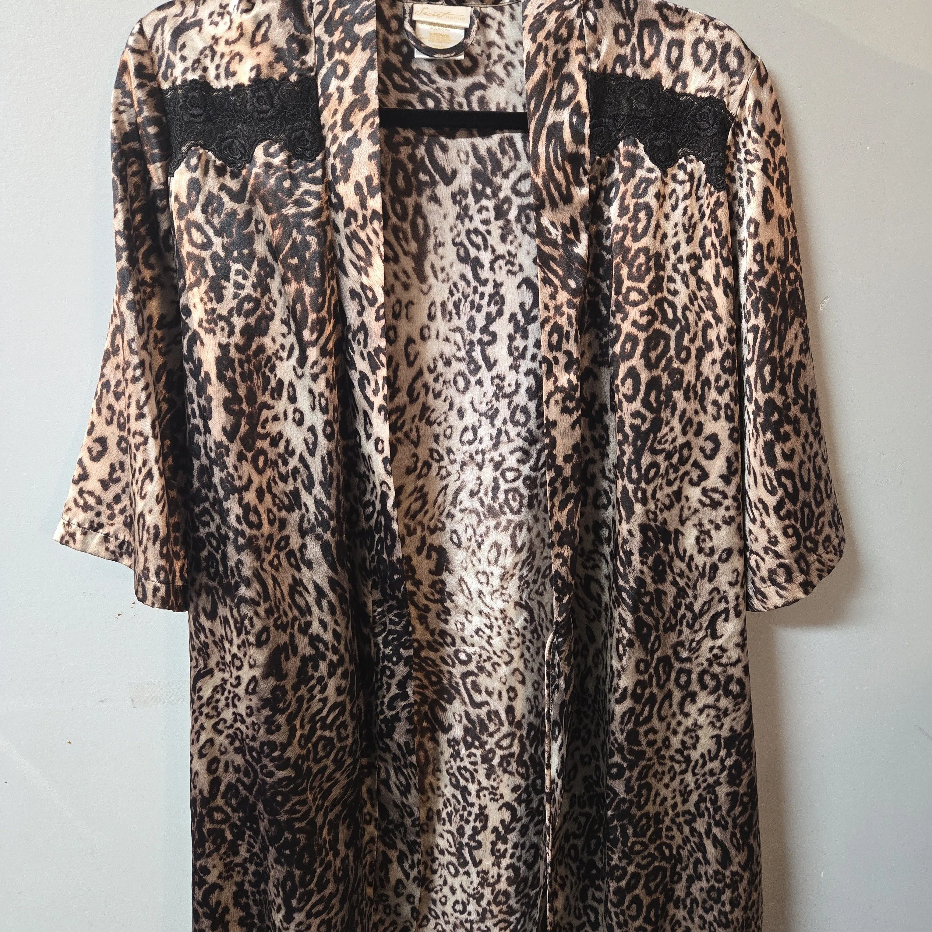 Product image for 180 Secret Treasures Robe (Size Medium)