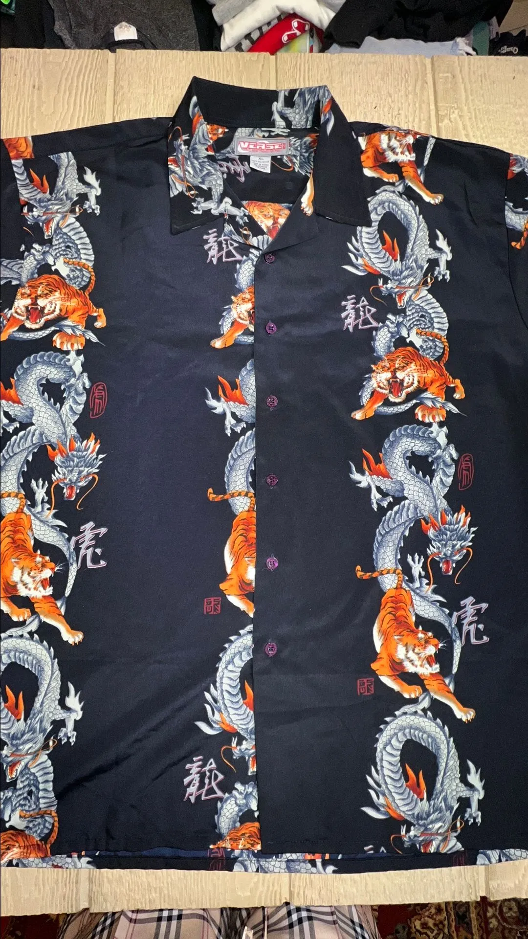 Product image for 90s Dragon & Tiger Button up (26X32)