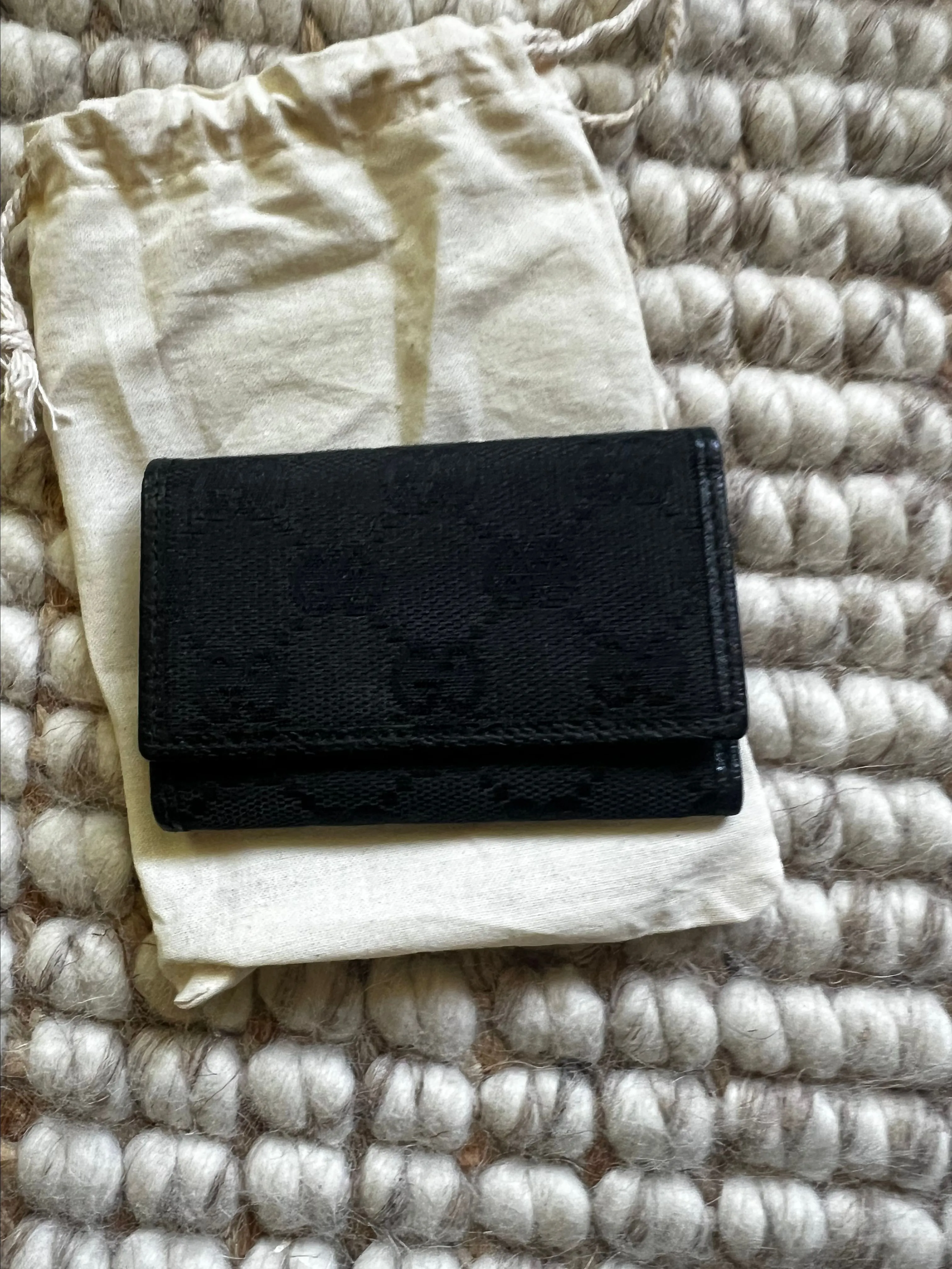 Product image for Gucci keychain holder available!