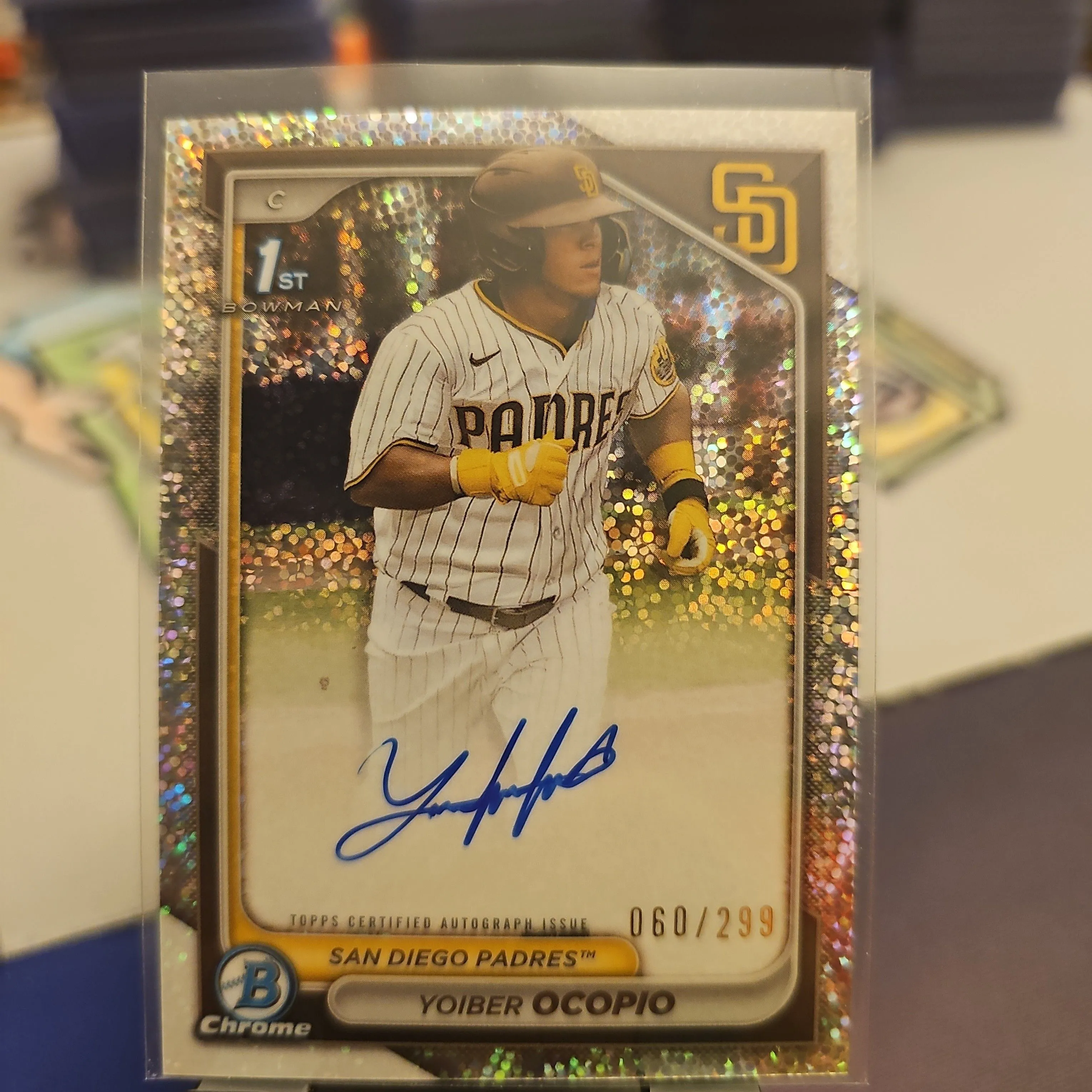 Product image for Yoiber Ocopio - /299 1st Speckle Auto 2024 Bowman Chrome - Padres