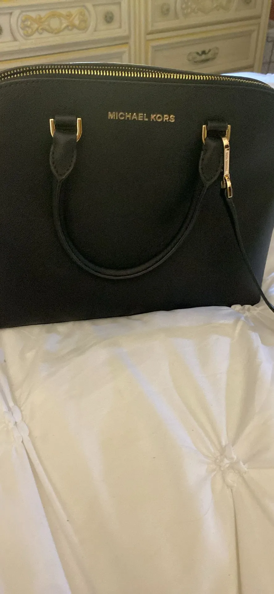 Listing Image Blurred Background