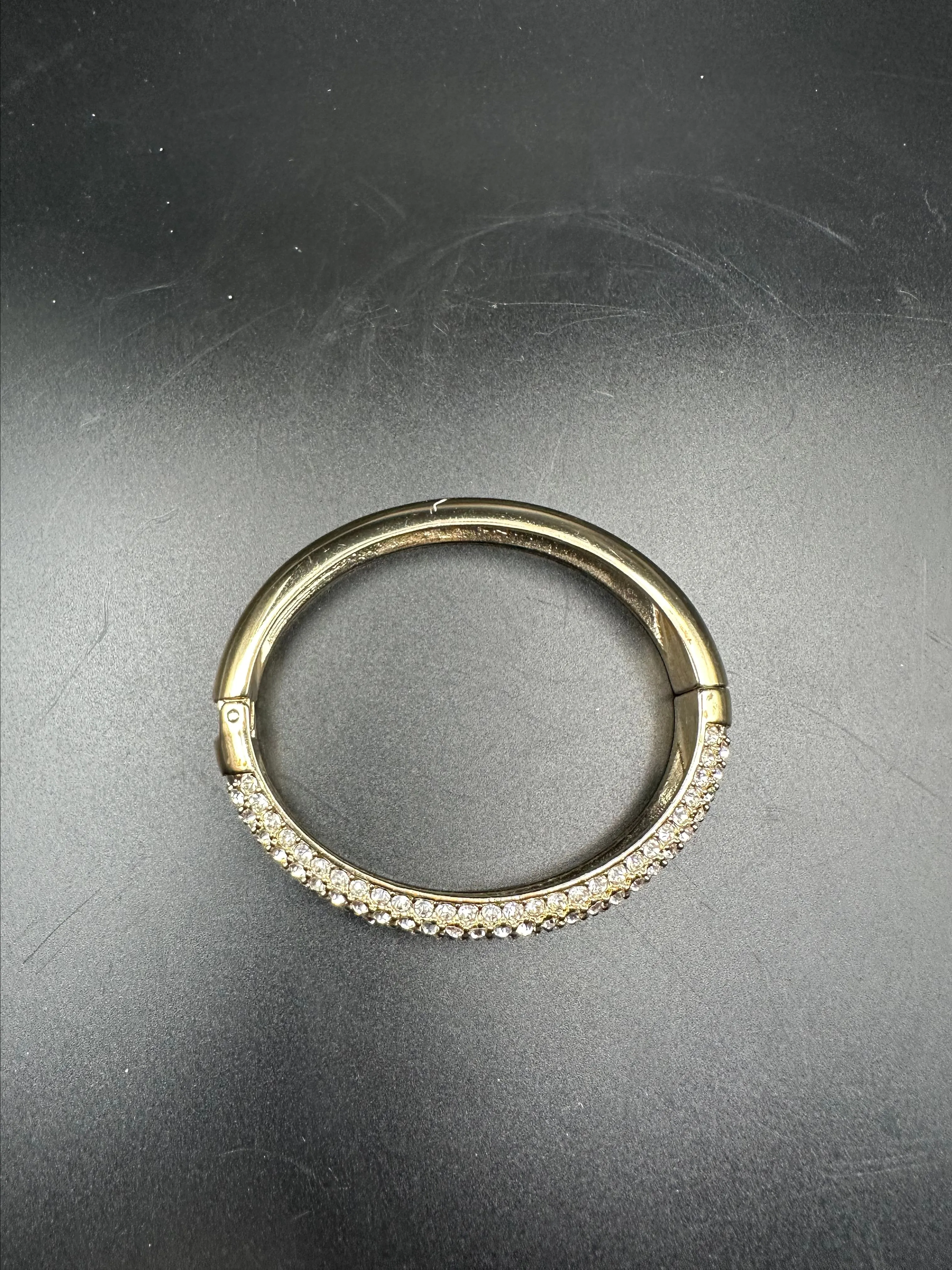 Listing Image Blurred Background