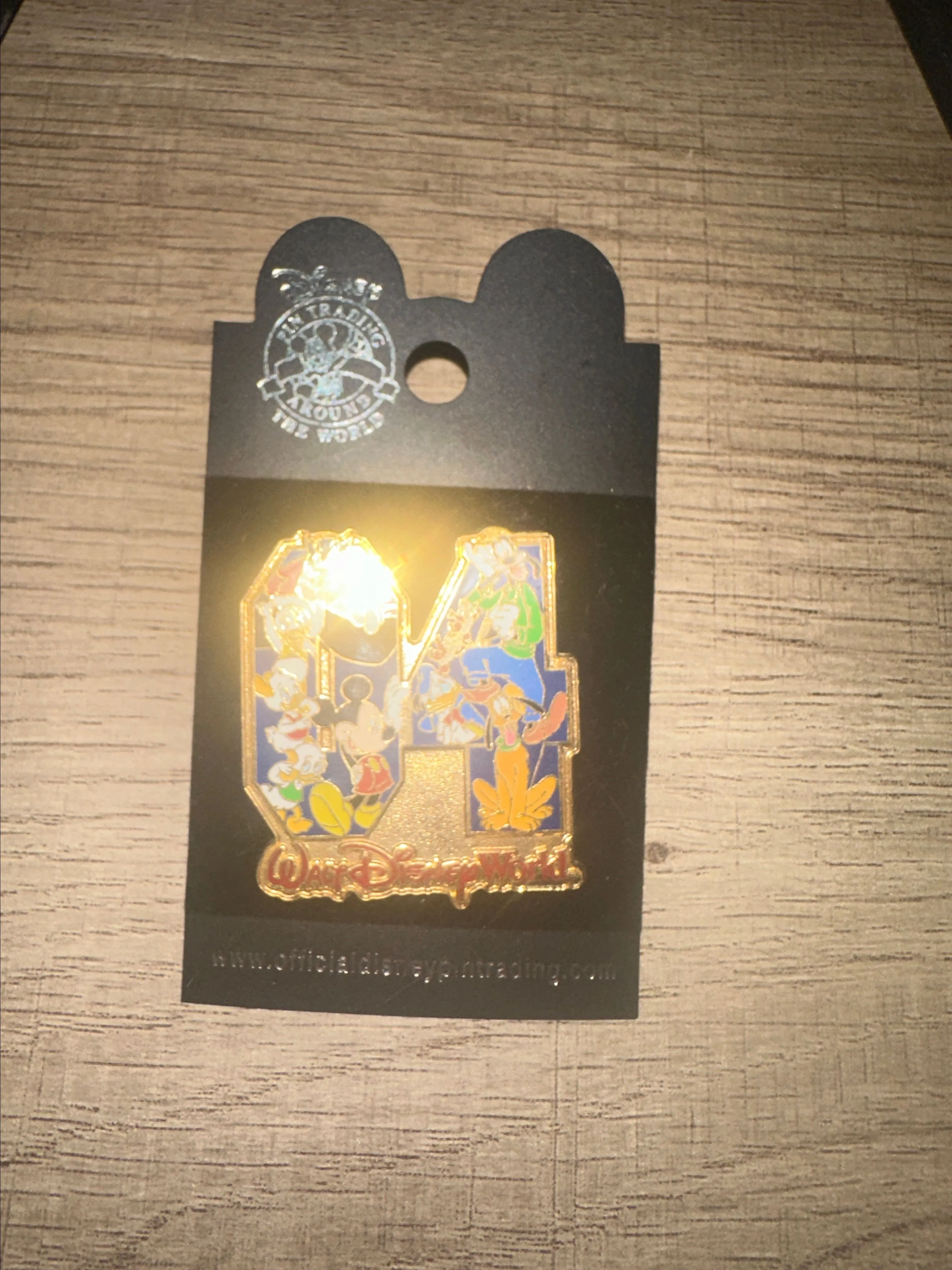 Product image for 04' Disney Pin