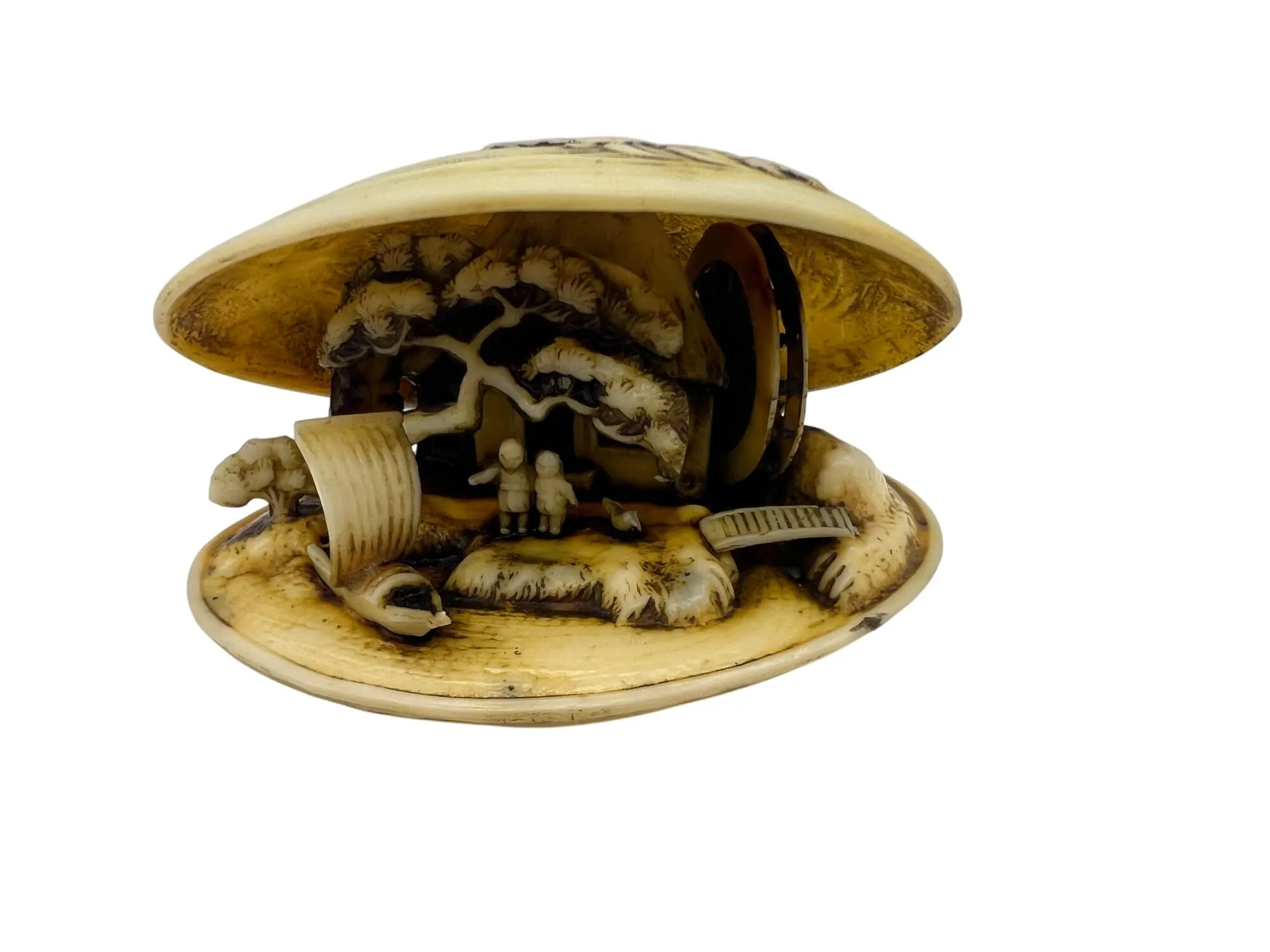 Product image for Vintage Celluloid Clam Shell w/ Dragon Design & Diorama Japanese Art 3"