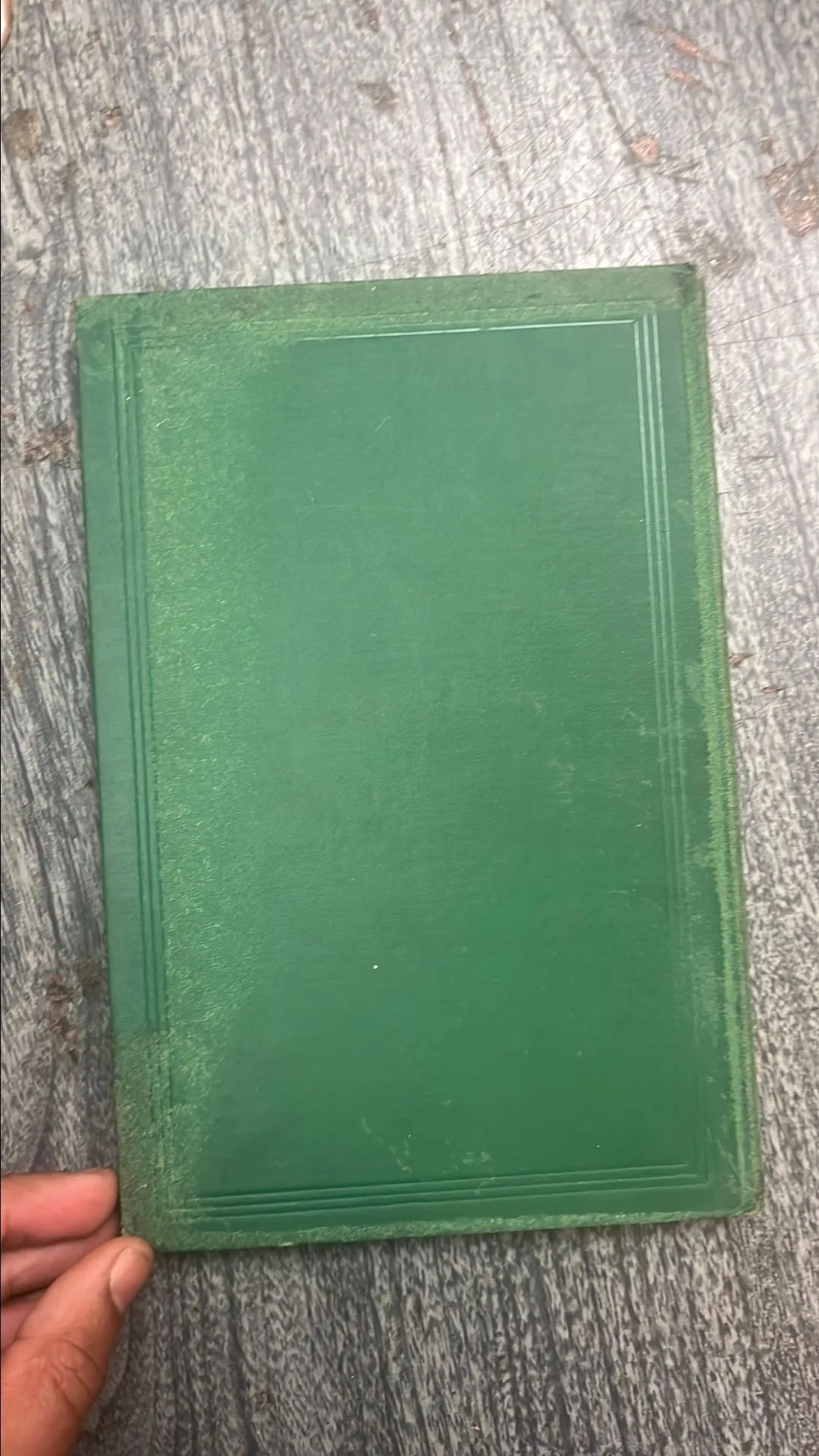 Listing Image Blurred Background