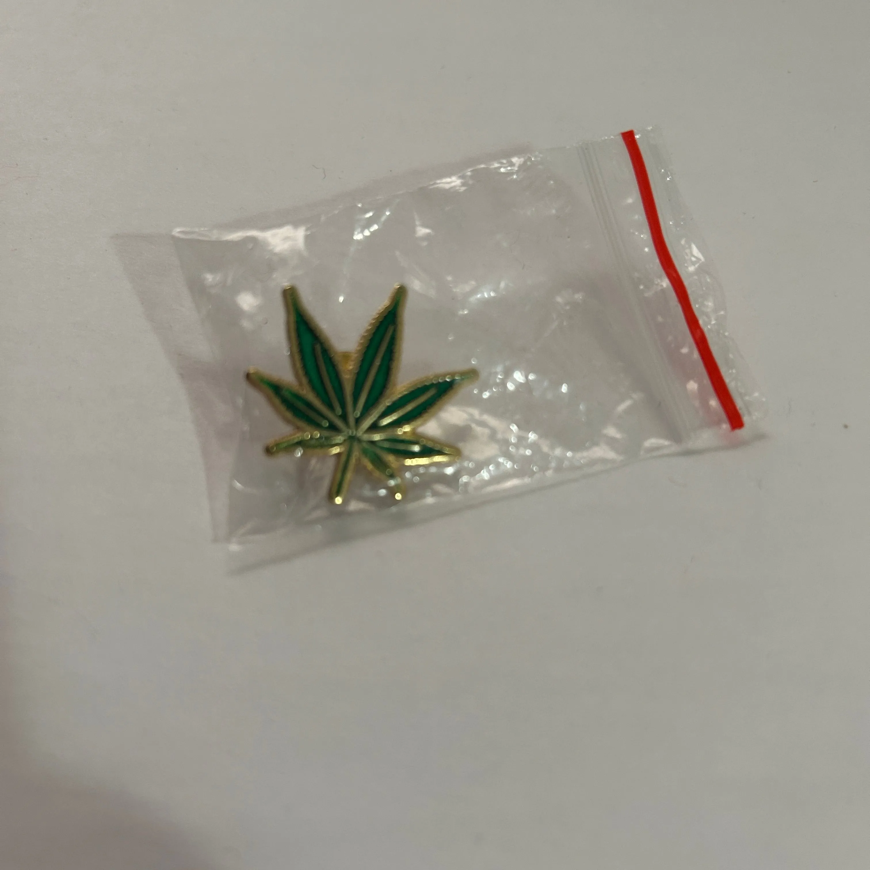 Product image for Pinmart Marijuana Leaf Pin Hat Cap Weed Cannabis Metal Backed Green Gold