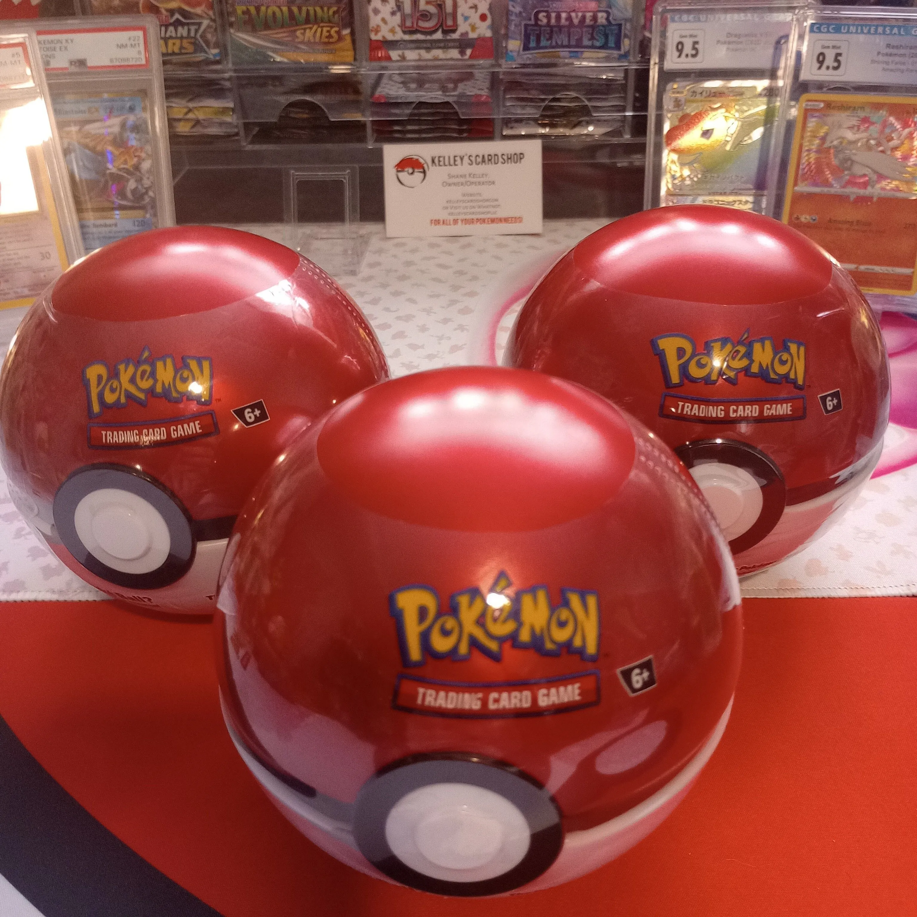 Product image for Pokeball tin 