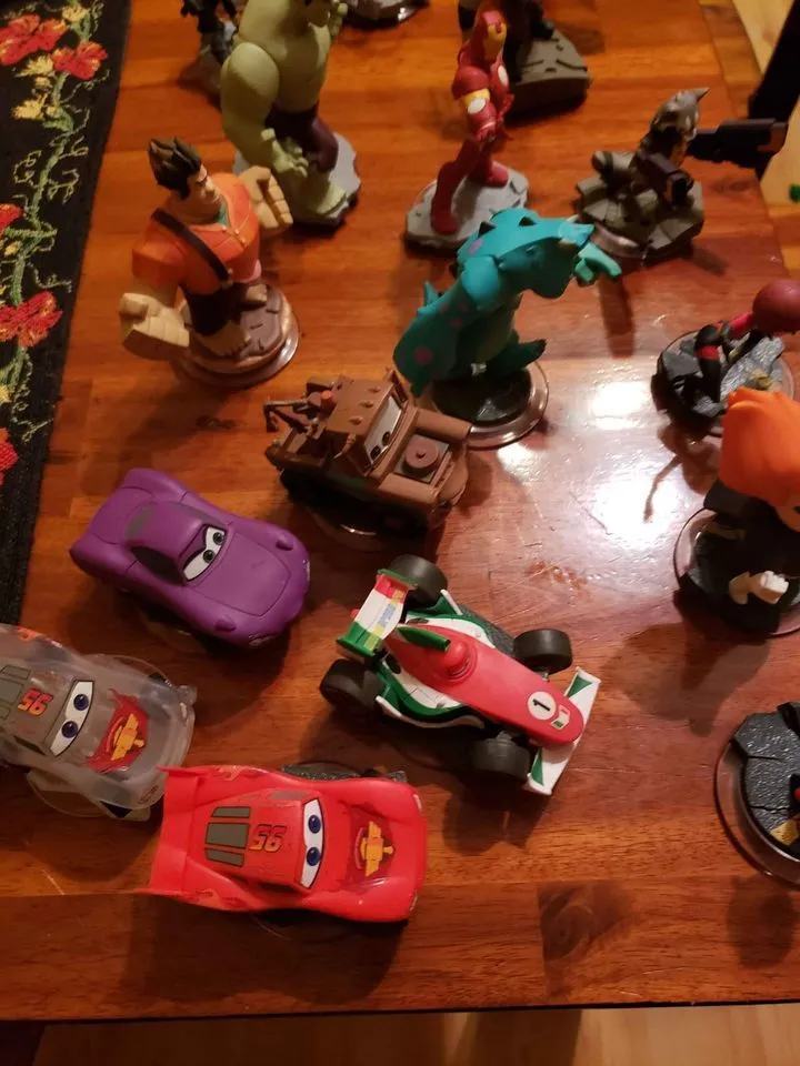 Product image for Disney infinity characters 22 Total