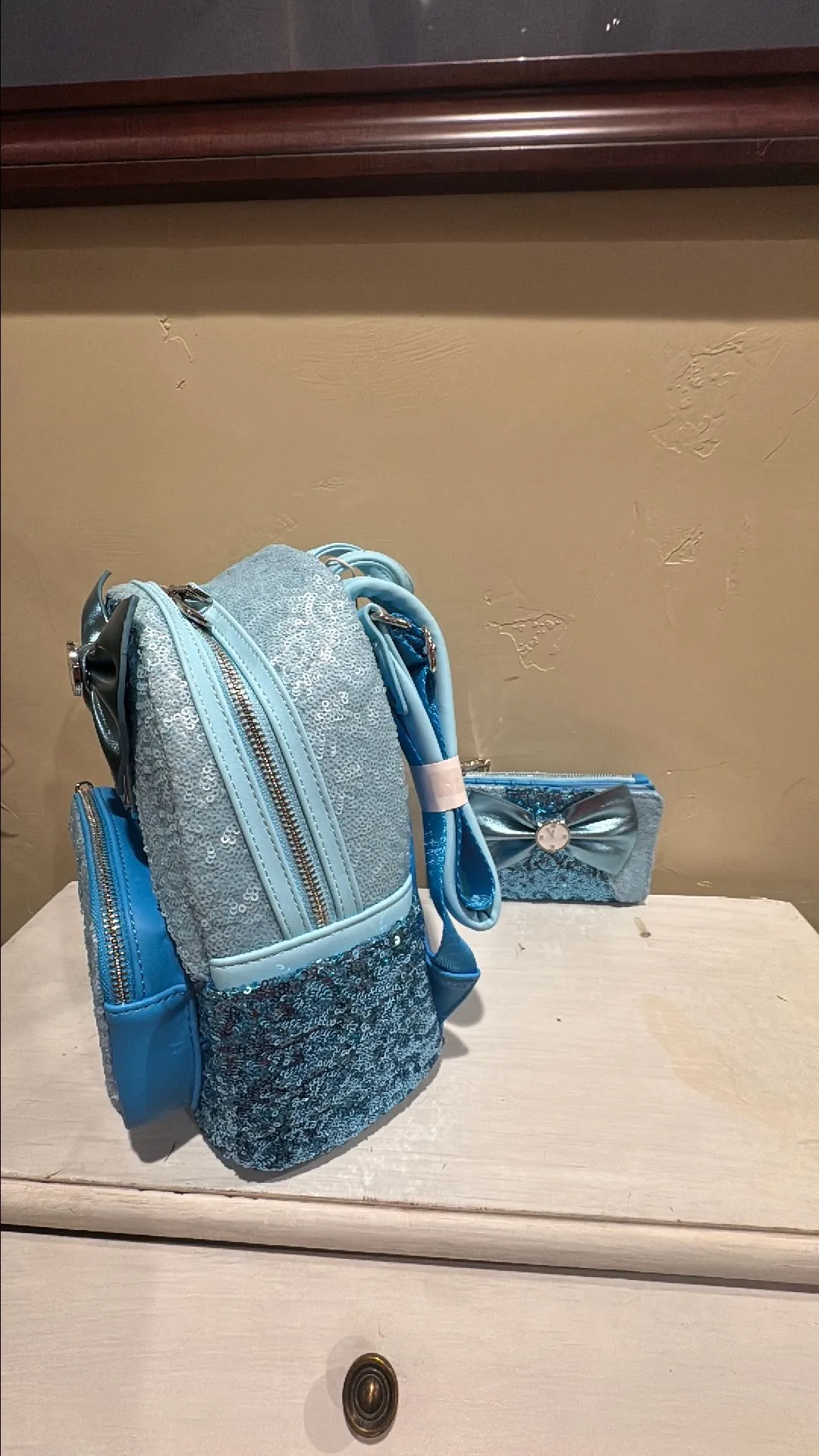 Listing Image Blurred Background