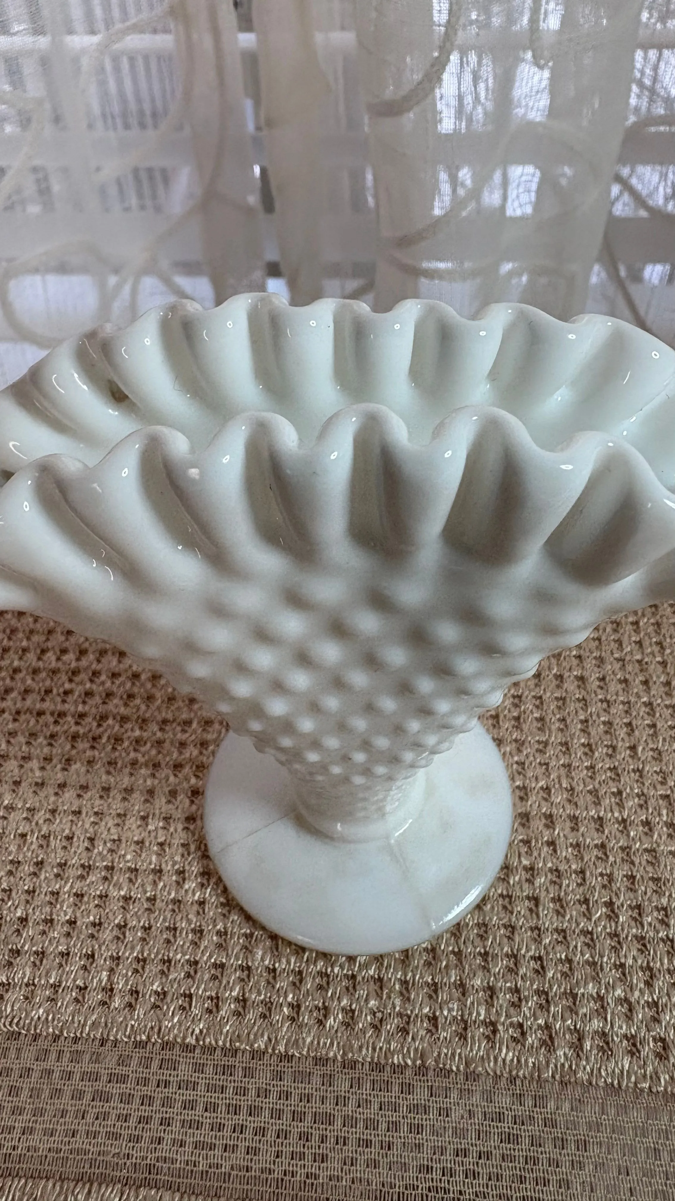 Product image for Milk glass 4" hi