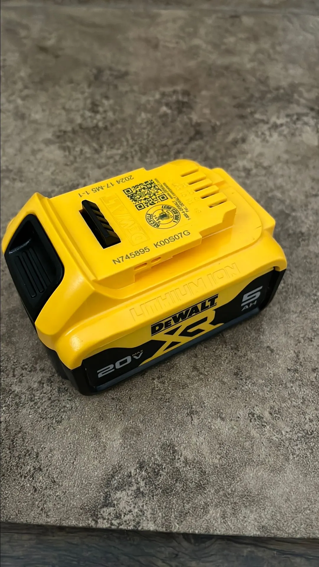 Product image for Dewalt 20V 5Ah Battery Pack Q537X11