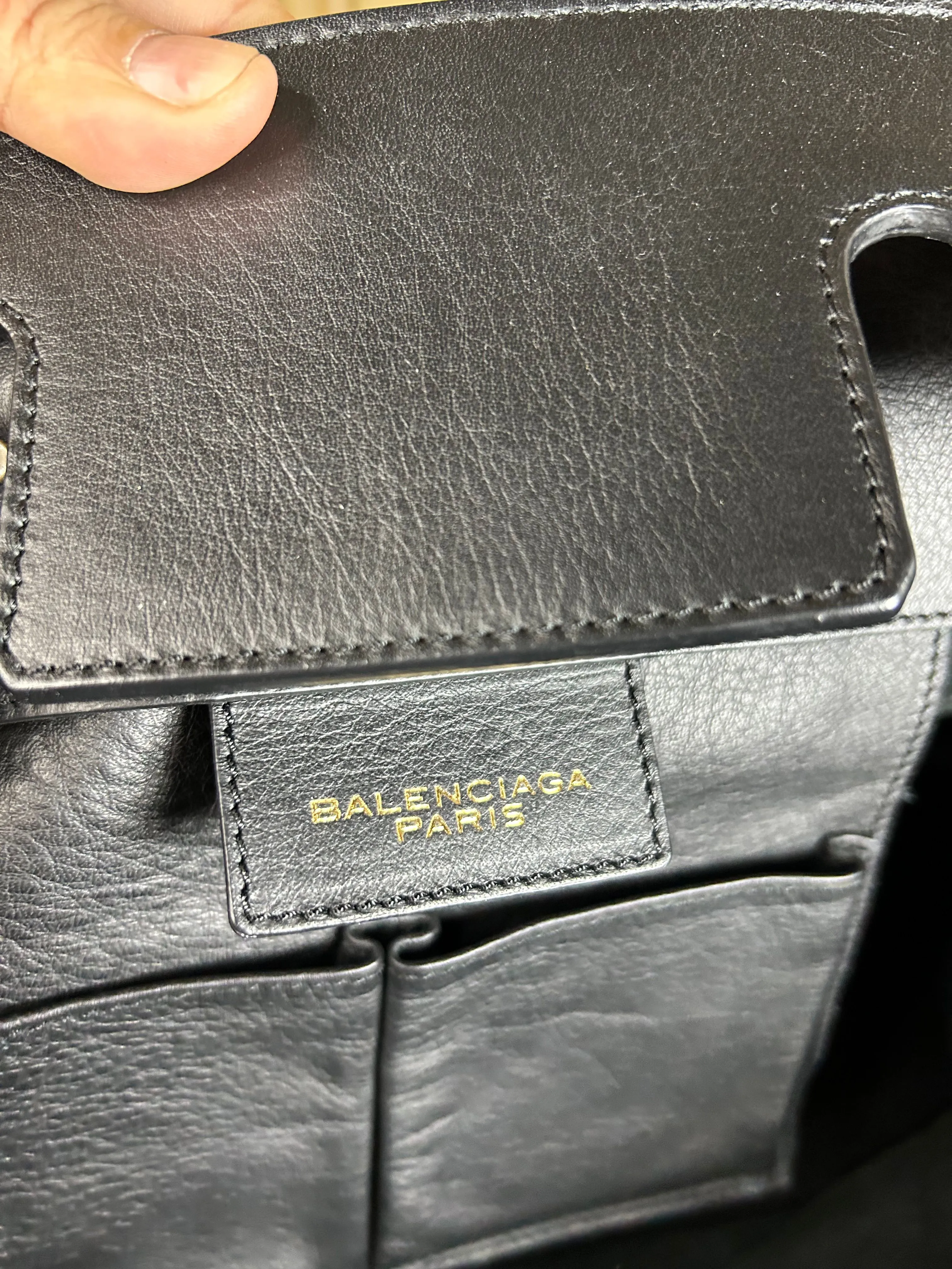 Listing Image Blurred Background