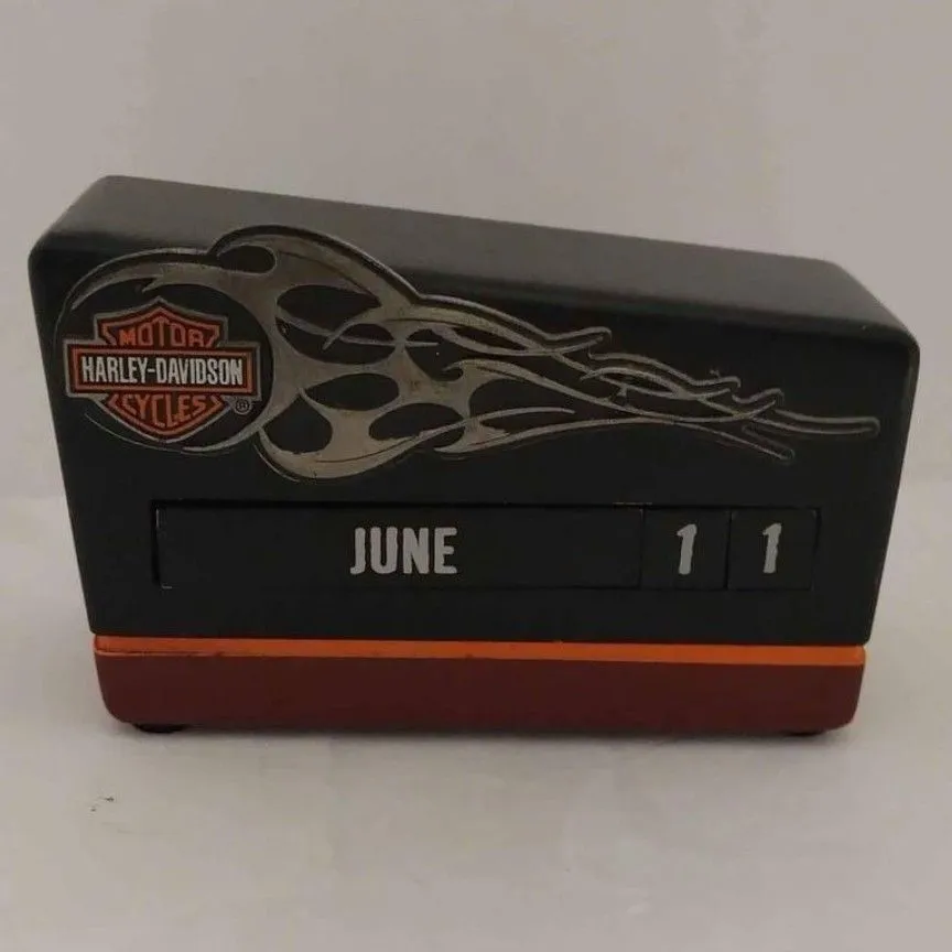 Product image for Harley Davidson Resin Interchangeable Desk Calendar