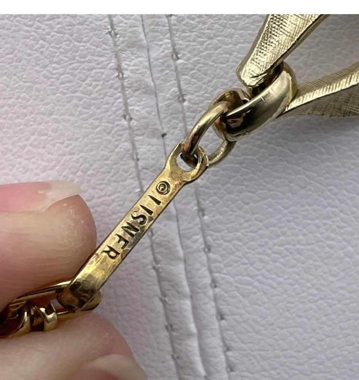 Listing Image Blurred Background