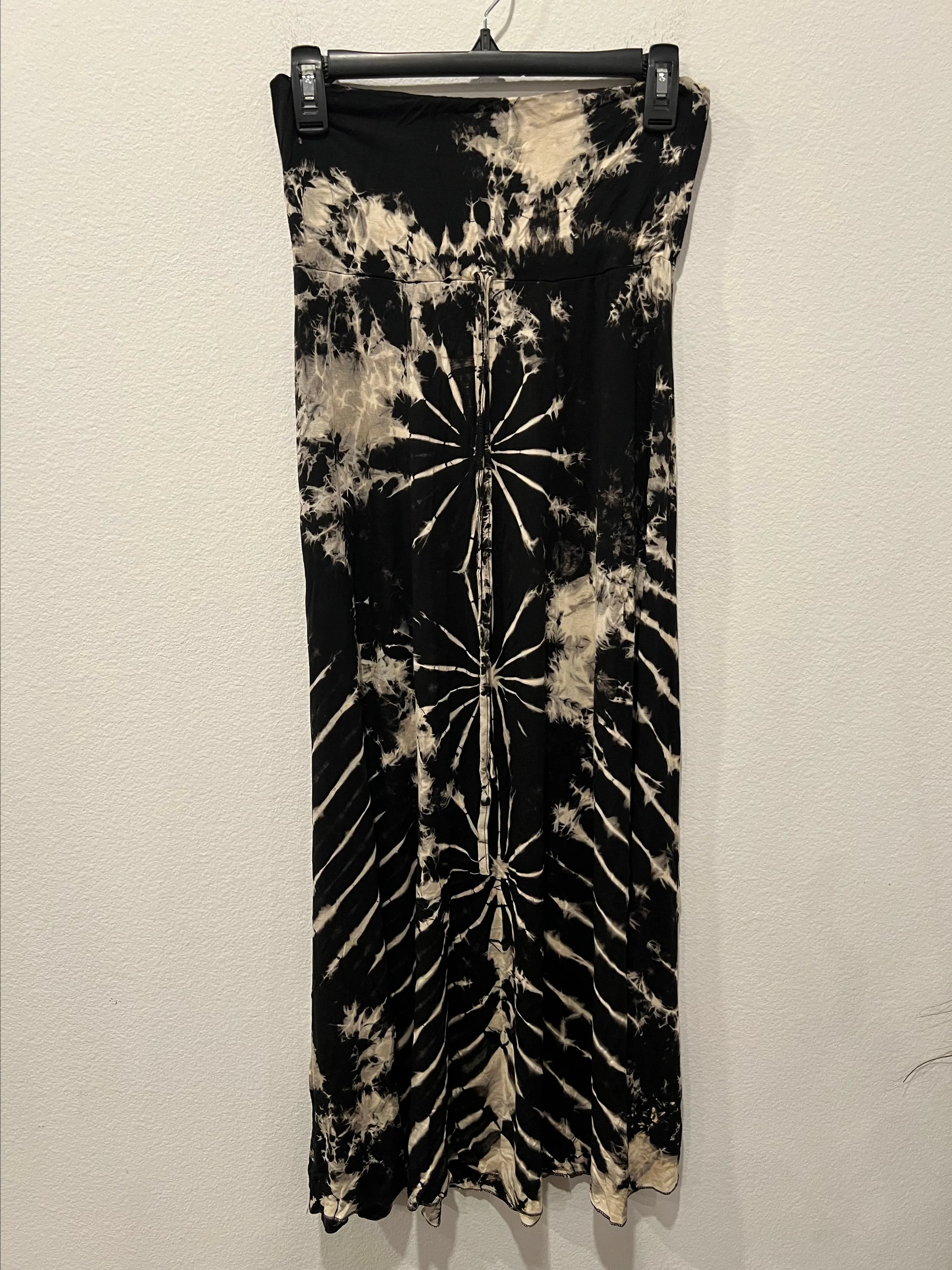 Product image for Elegant Black and Cream Tie-Dye Maxi Skirt by Kathmandu One Size Fits S-XL