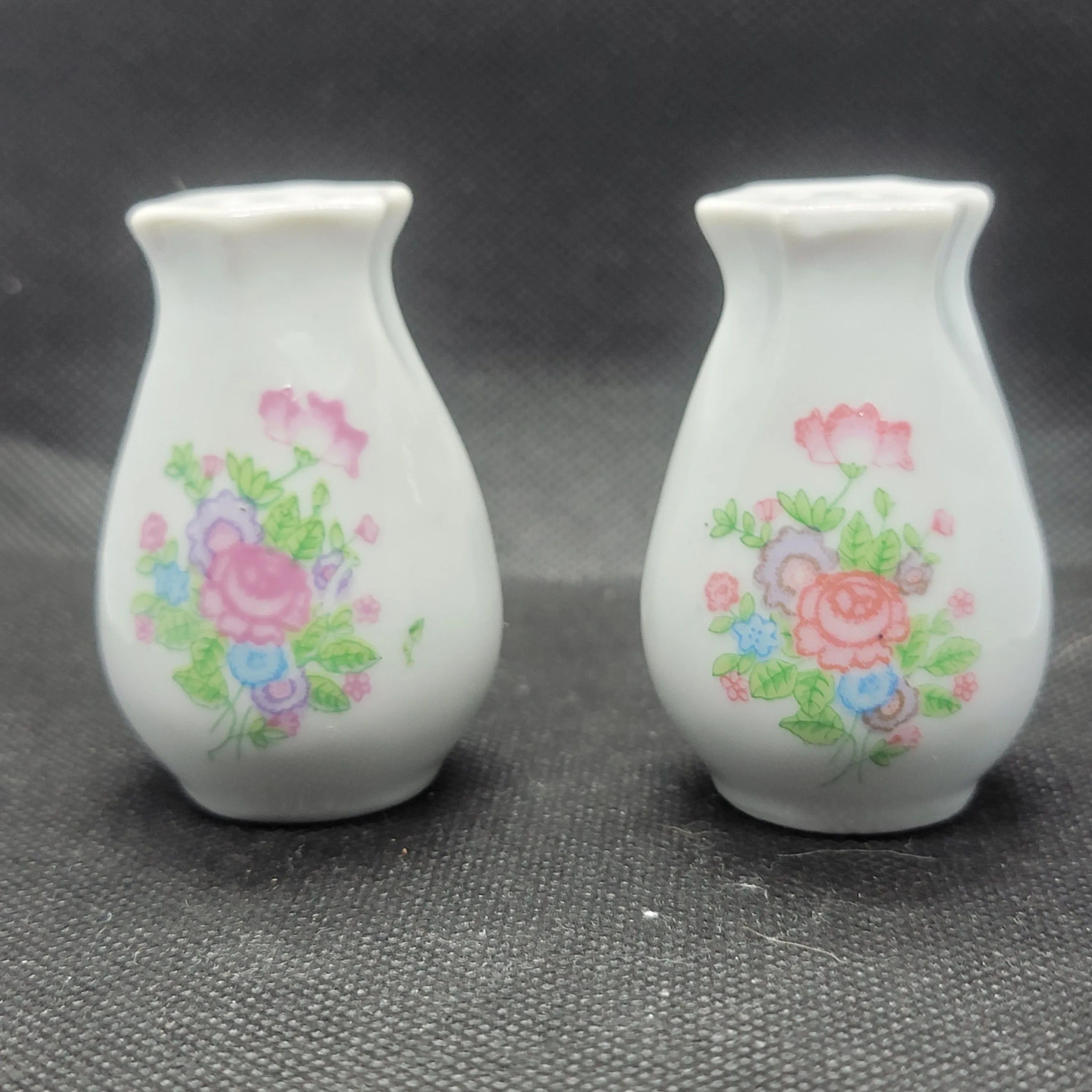 Product image for Vintage Floral Ceramic Salt & Pepper Shaker Set