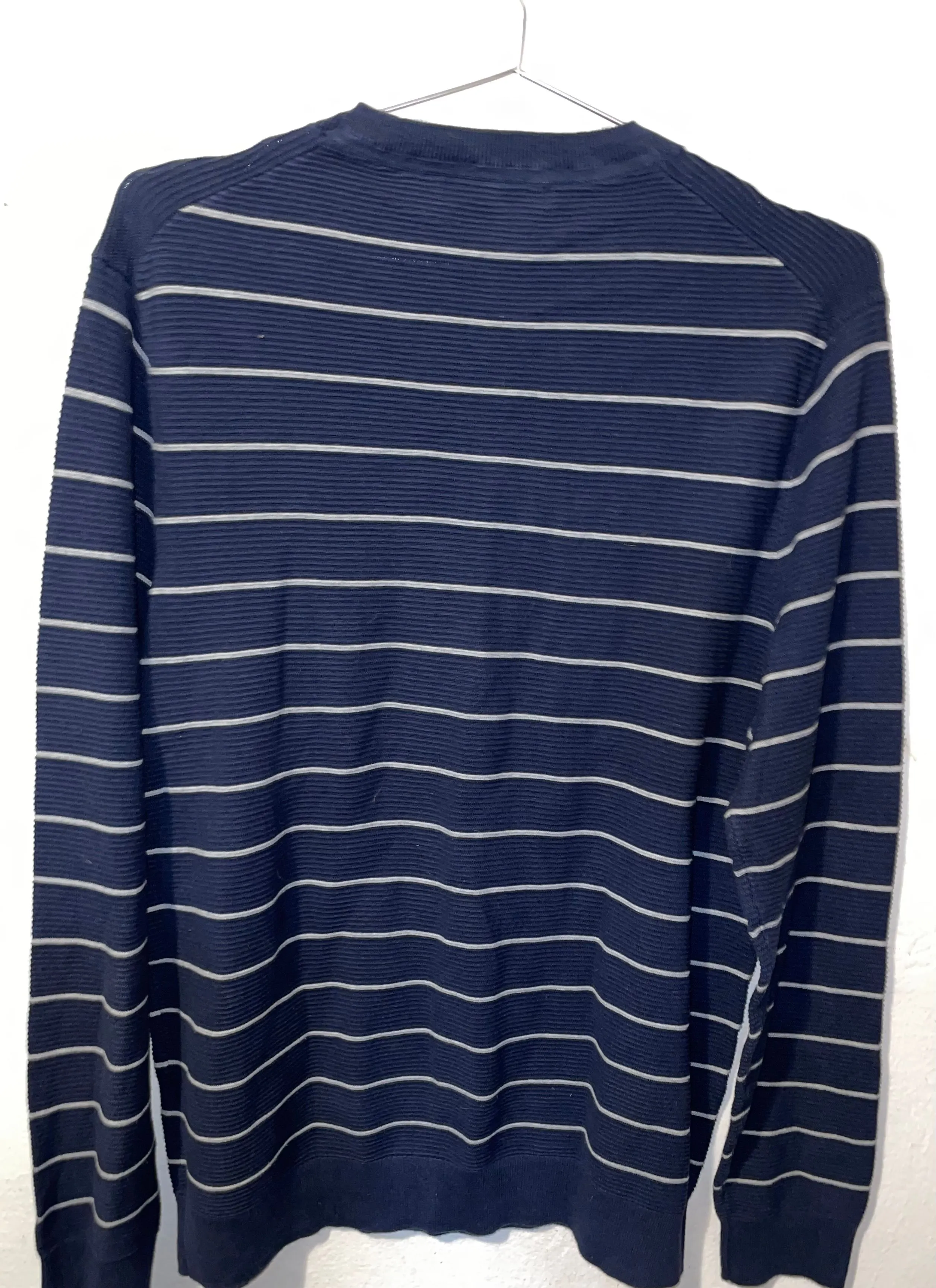 Listing Image Blurred Background