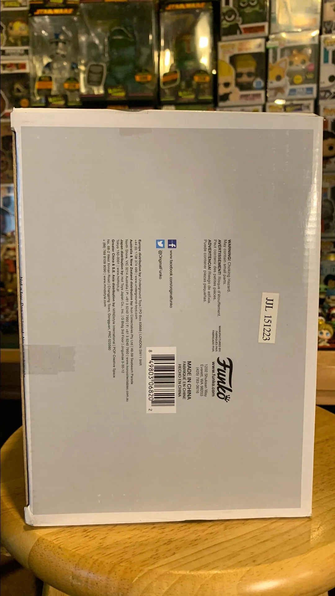 Listing Image Blurred Background