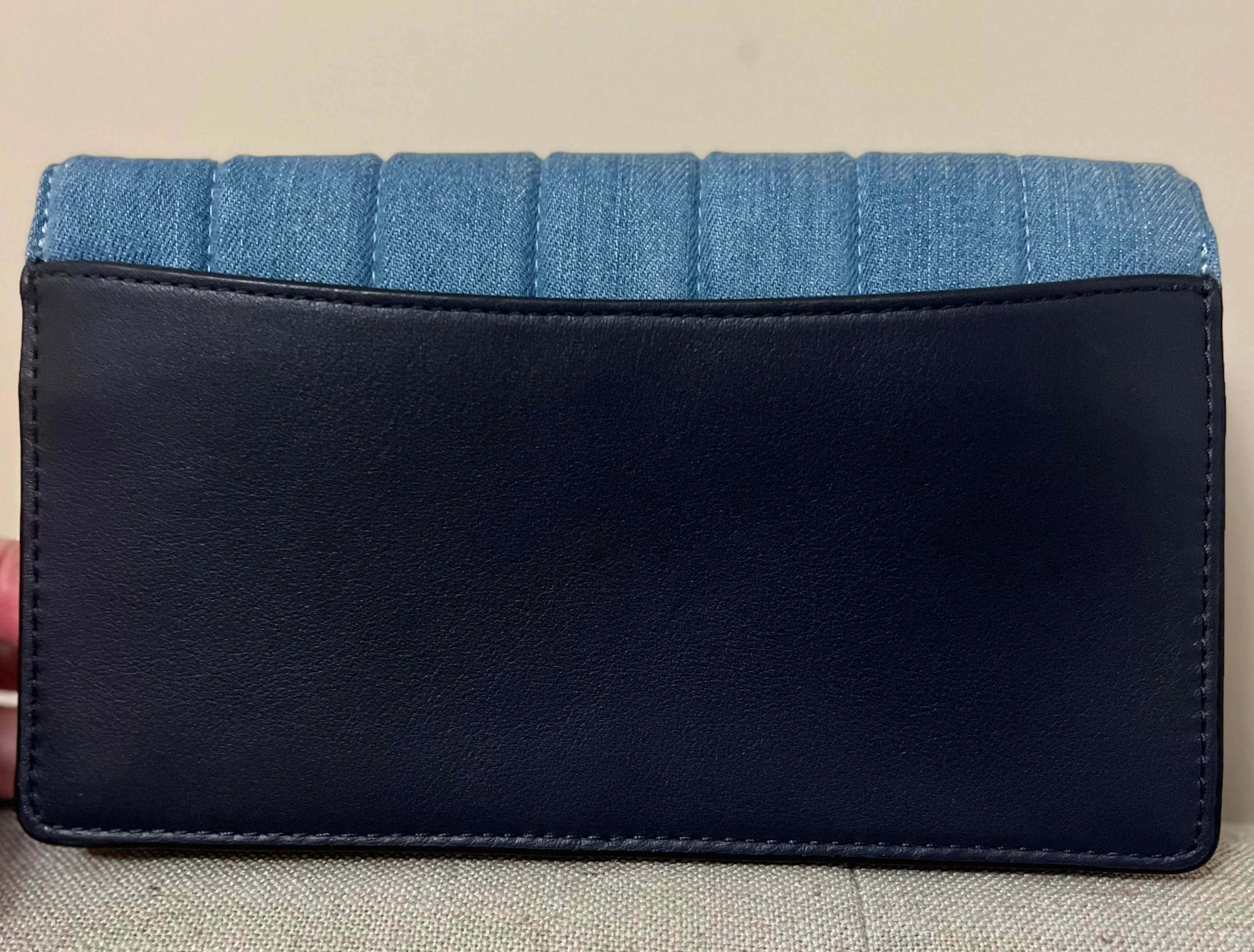 Listing Image Blurred Background