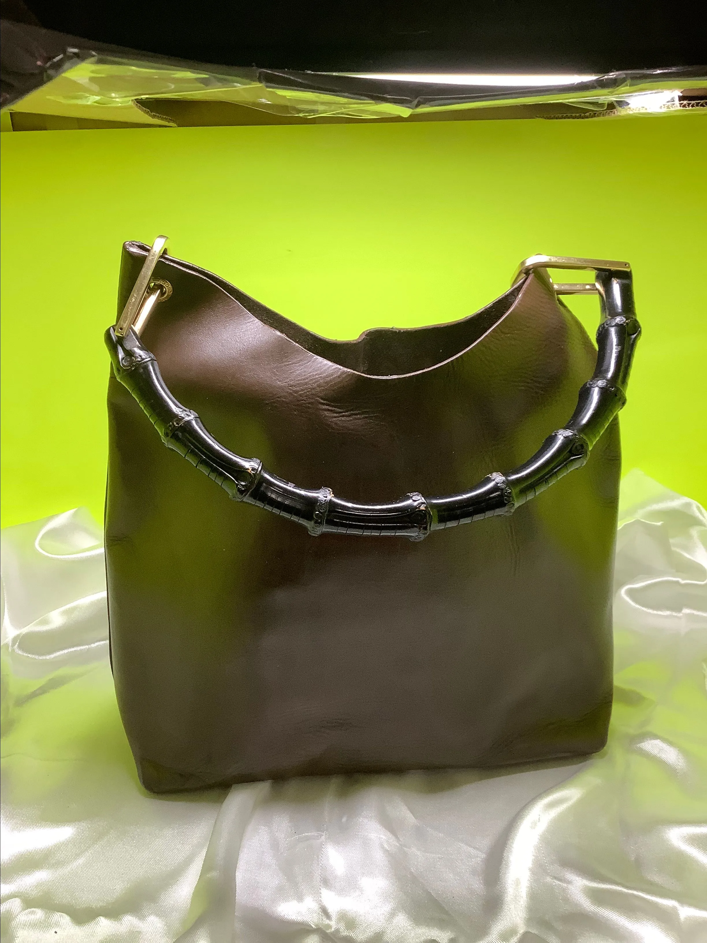 Listing Image Blurred Background