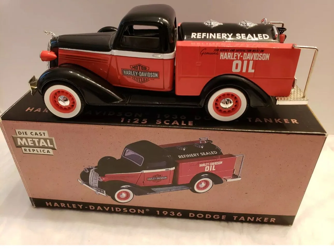Product image for Harley Davidson 1936 Dodge Tanker 1:25 scale