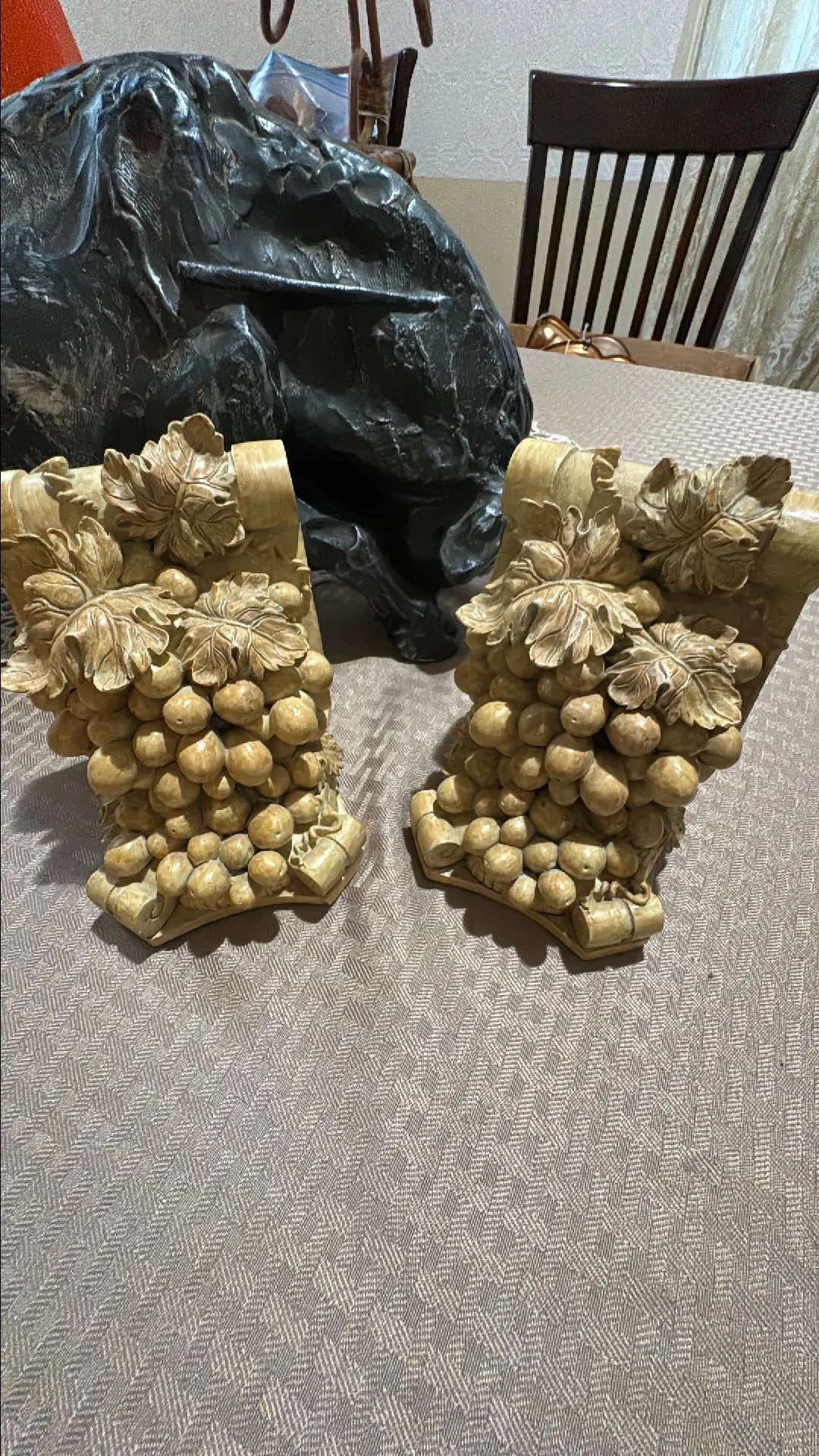 Product image for Resin Grapes book ends