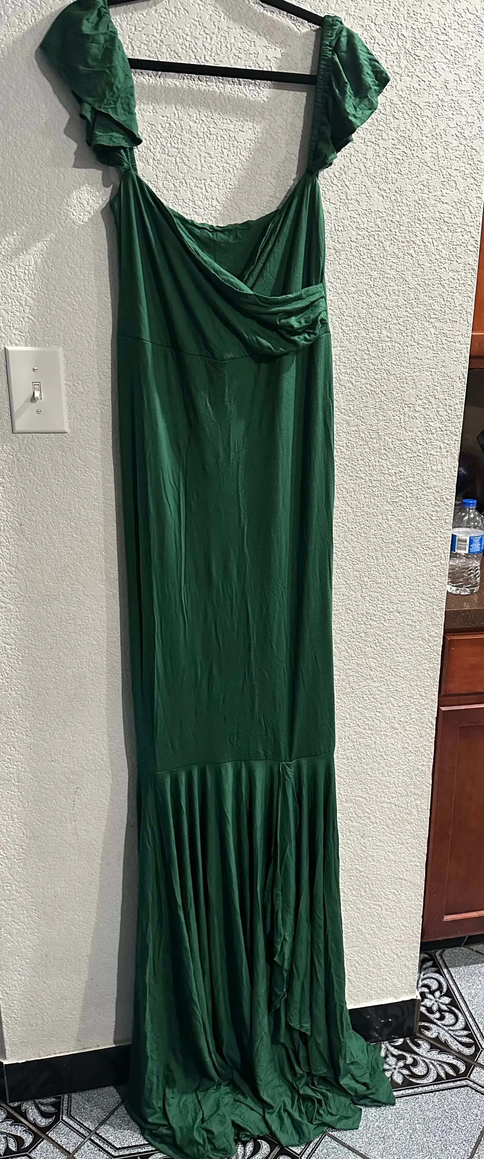 Product image for Beautiful Long Green Dress for Pregnant Ladies for pictures size M