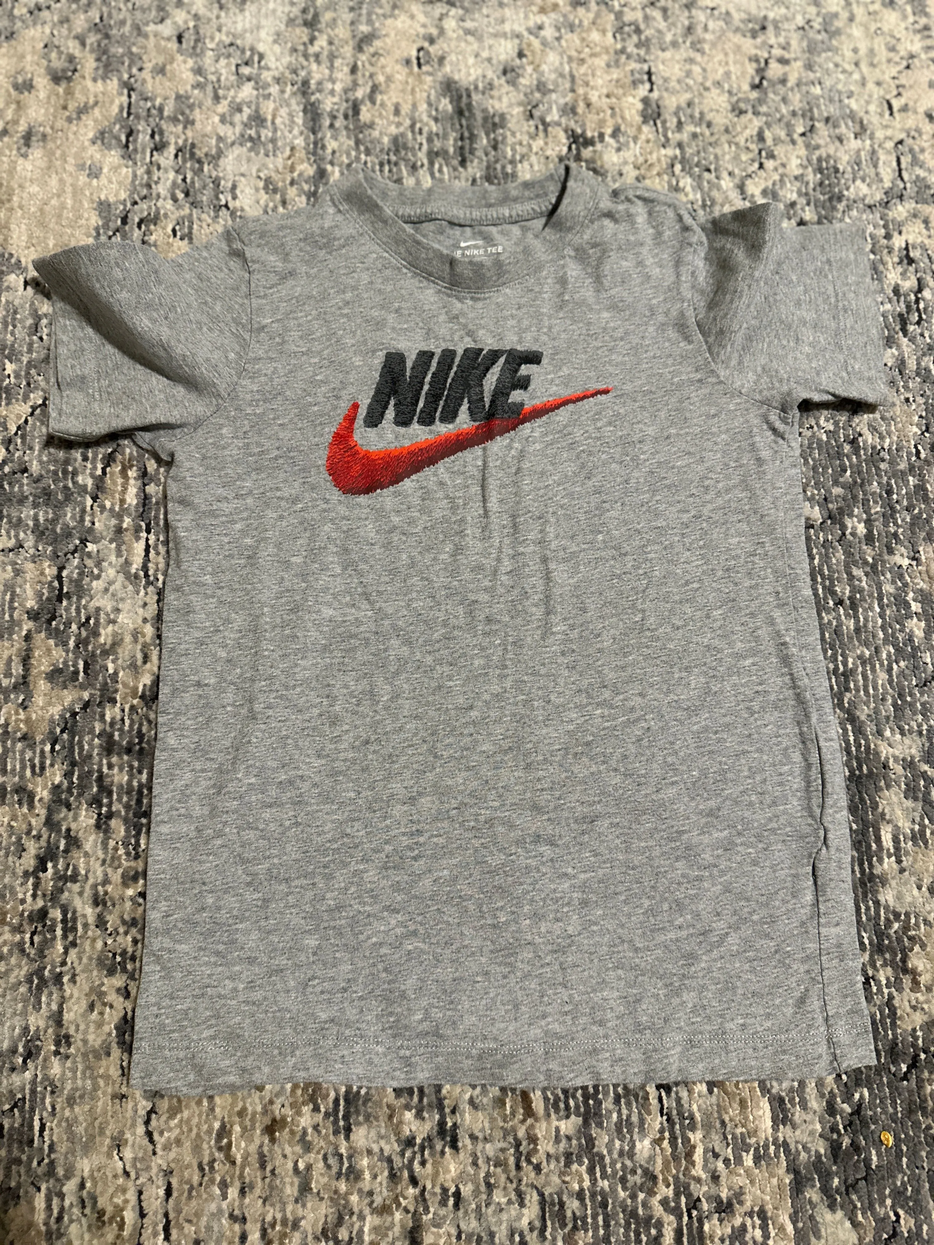 Product image for Box F: 062: youth Small Nike heather Gray shirt top $