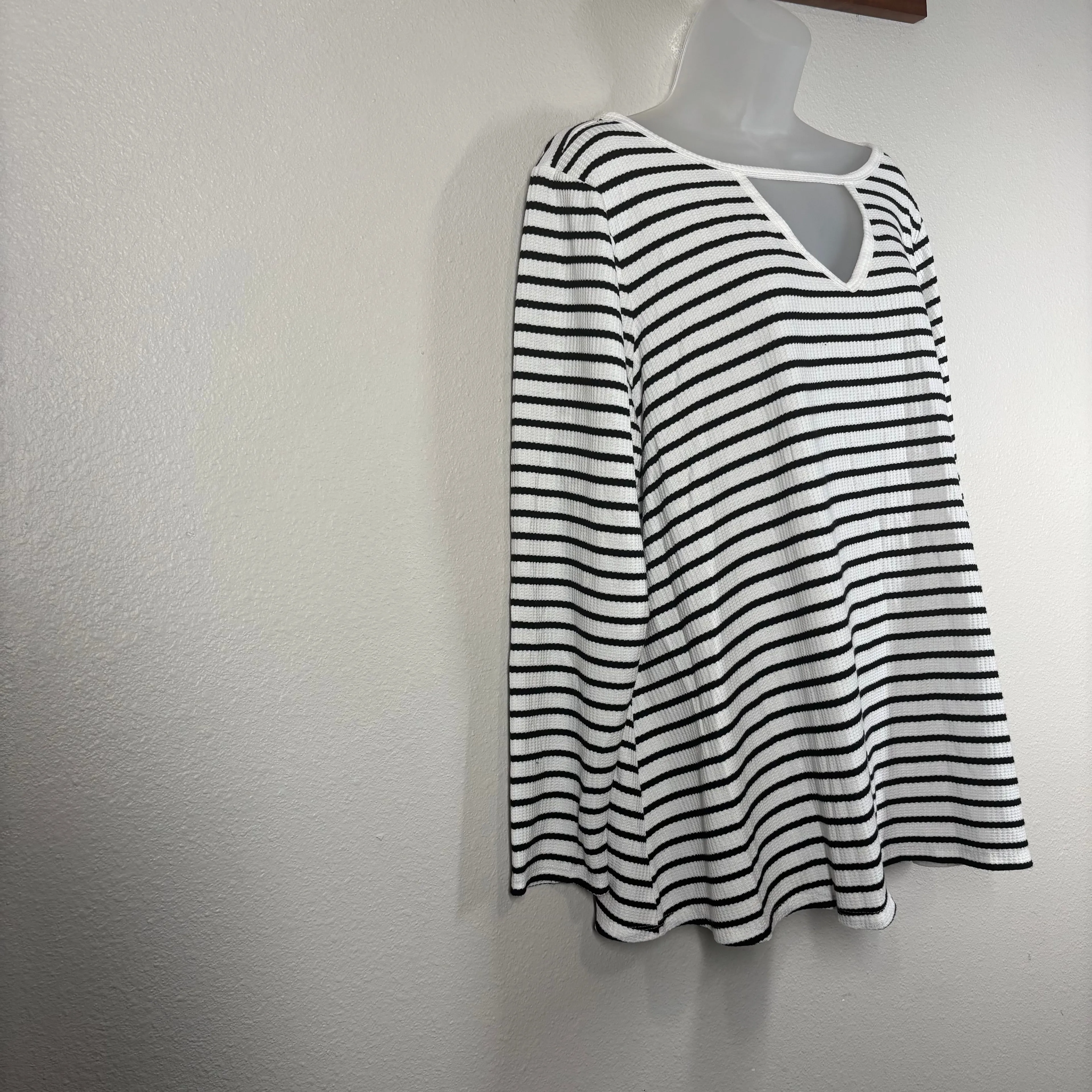 Listing Image Blurred Background
