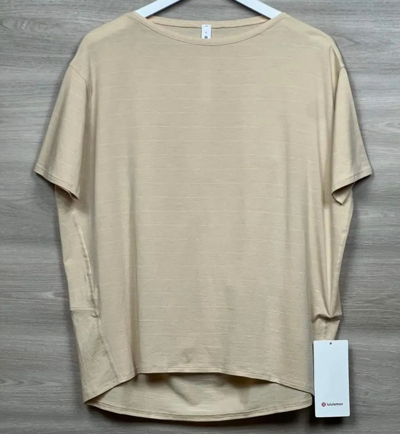 Product image for Lululemon Back In Action Short Sleeve Size 4 Short Serve Stripe Prosecco