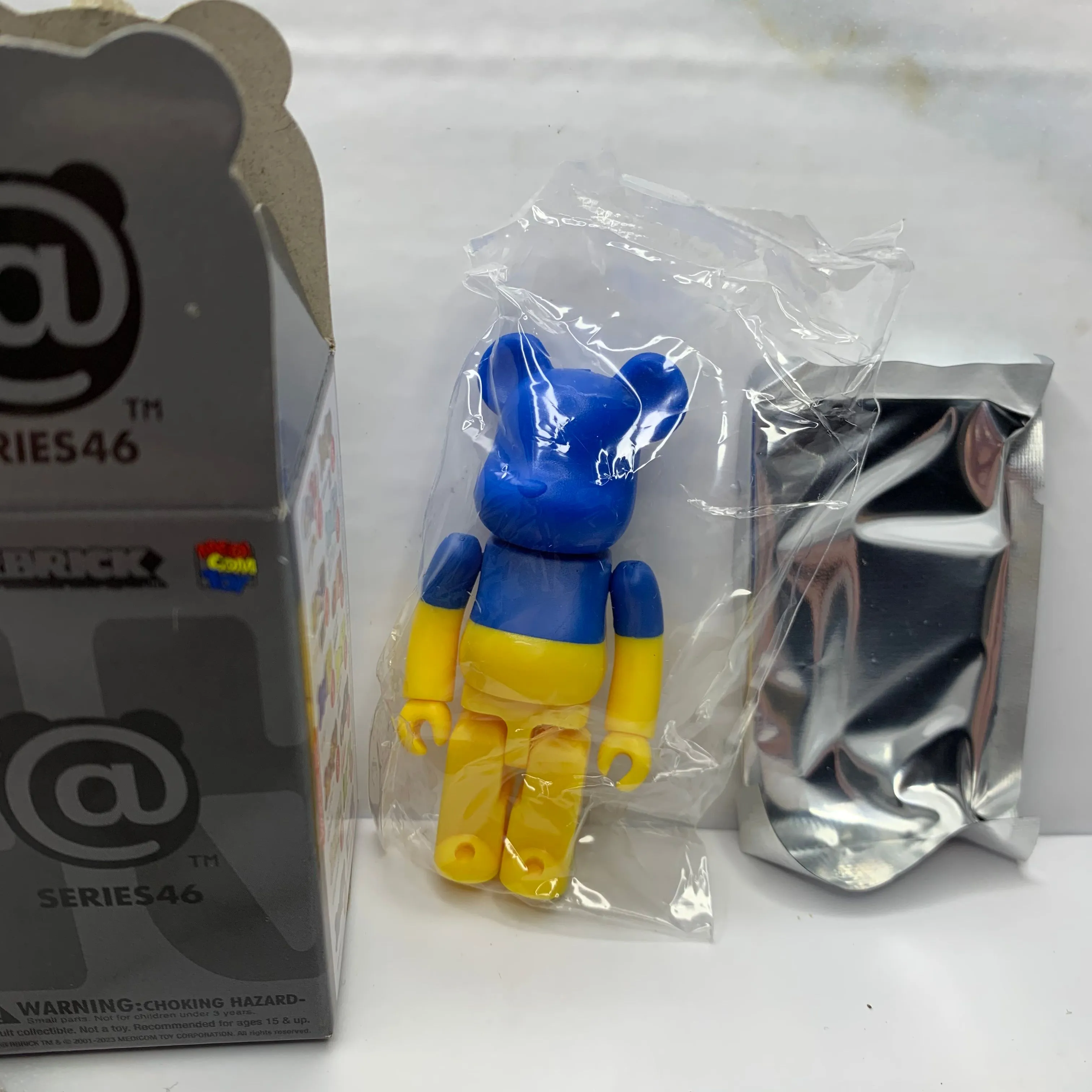 Product image for Ukraine flag Bearbrick Series 46 Be@rbrick Medicom Toy