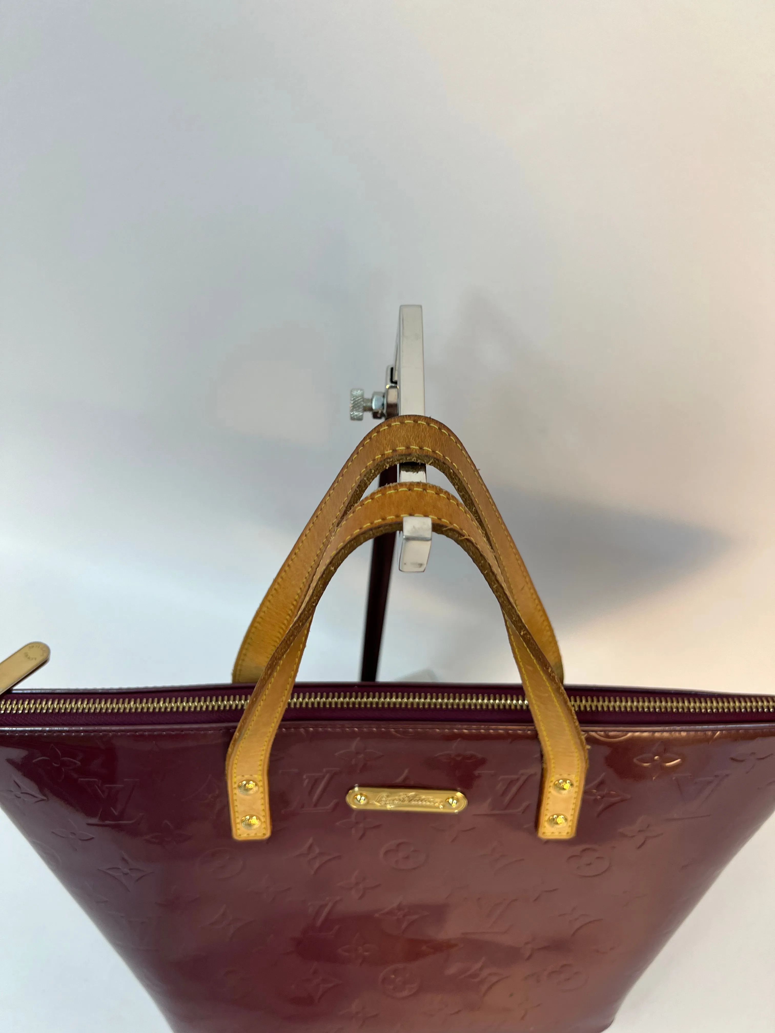 Listing Image Blurred Background
