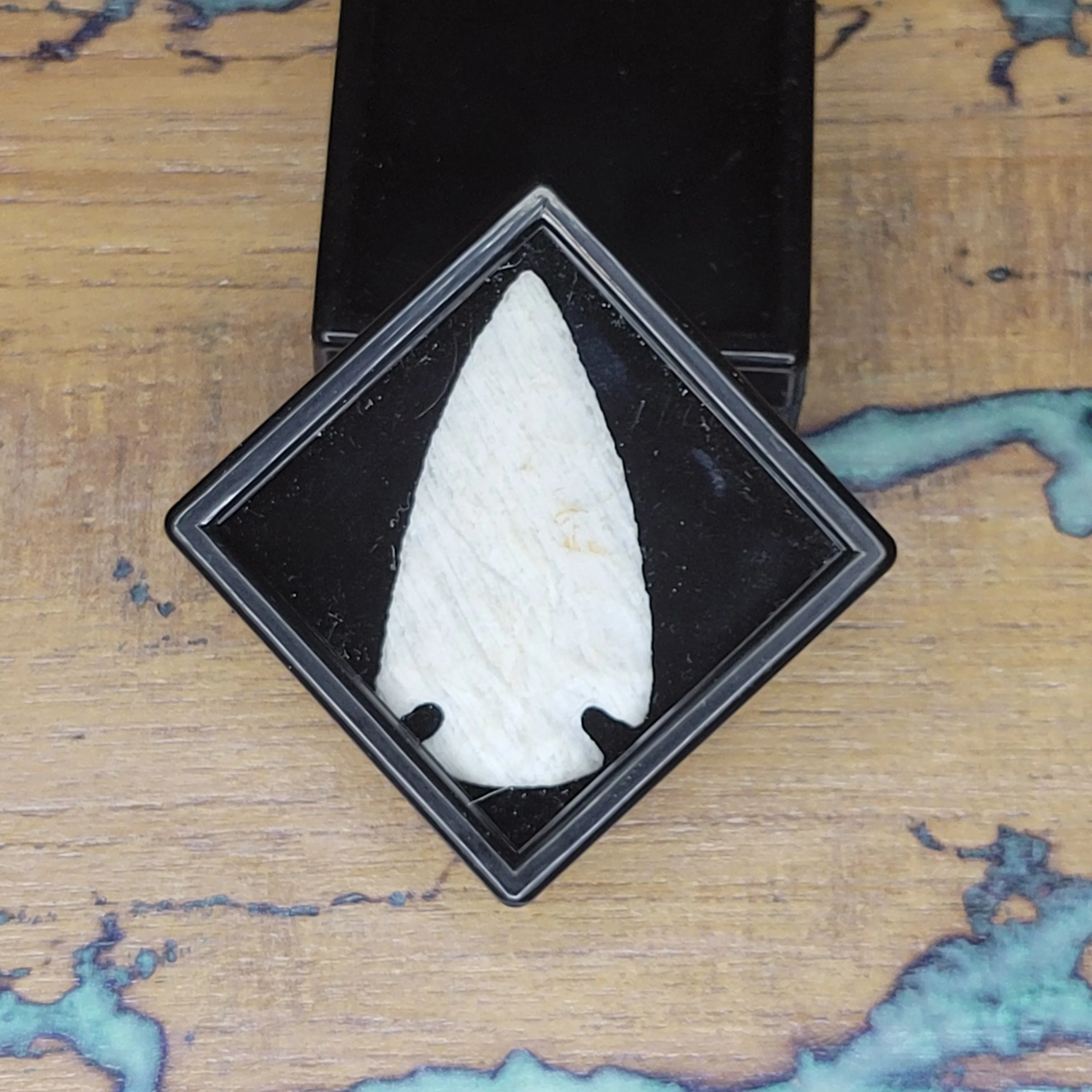 Product image for Handcrafted Flint Knapped Arrowhead by Artist Mia Del