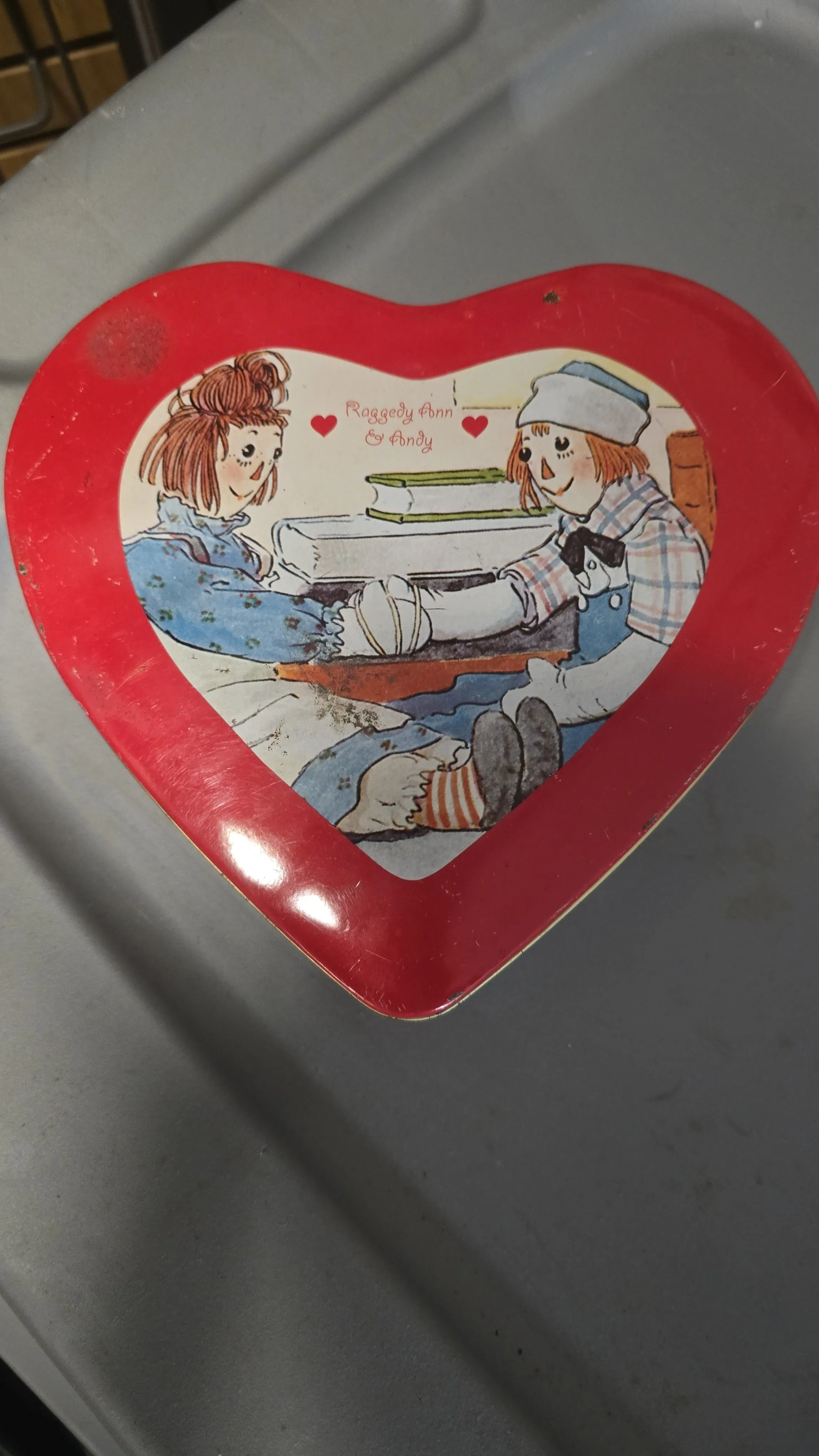 Product image for raggedy ann tin